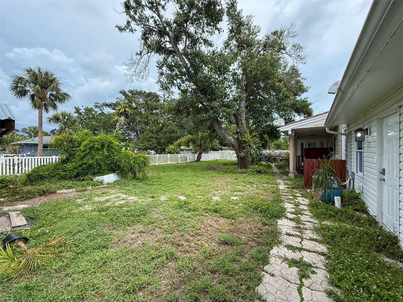 Image 10 of 73 For 425 49th Street N