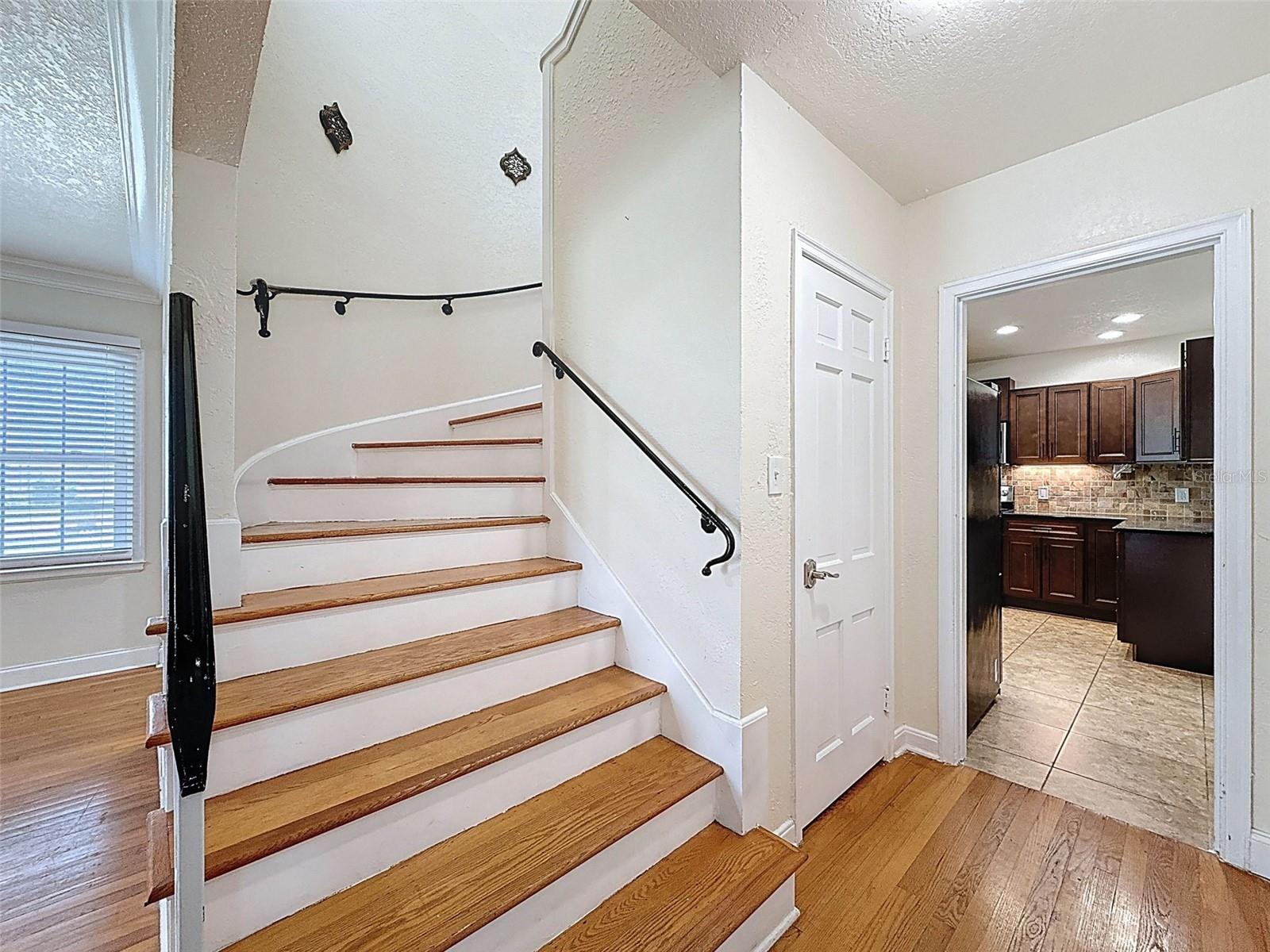 Image 21 of 73 For 425 49th Street N