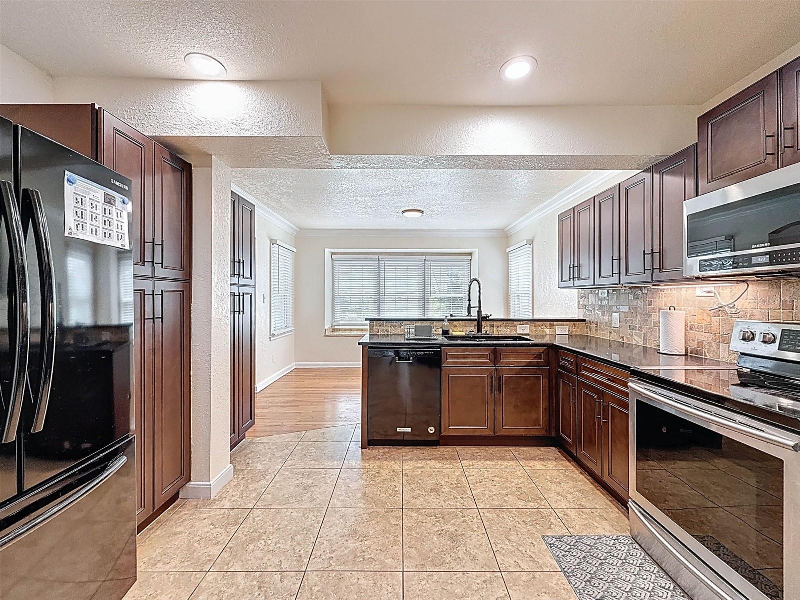 Image 27 of 73 For 425 49th Street N