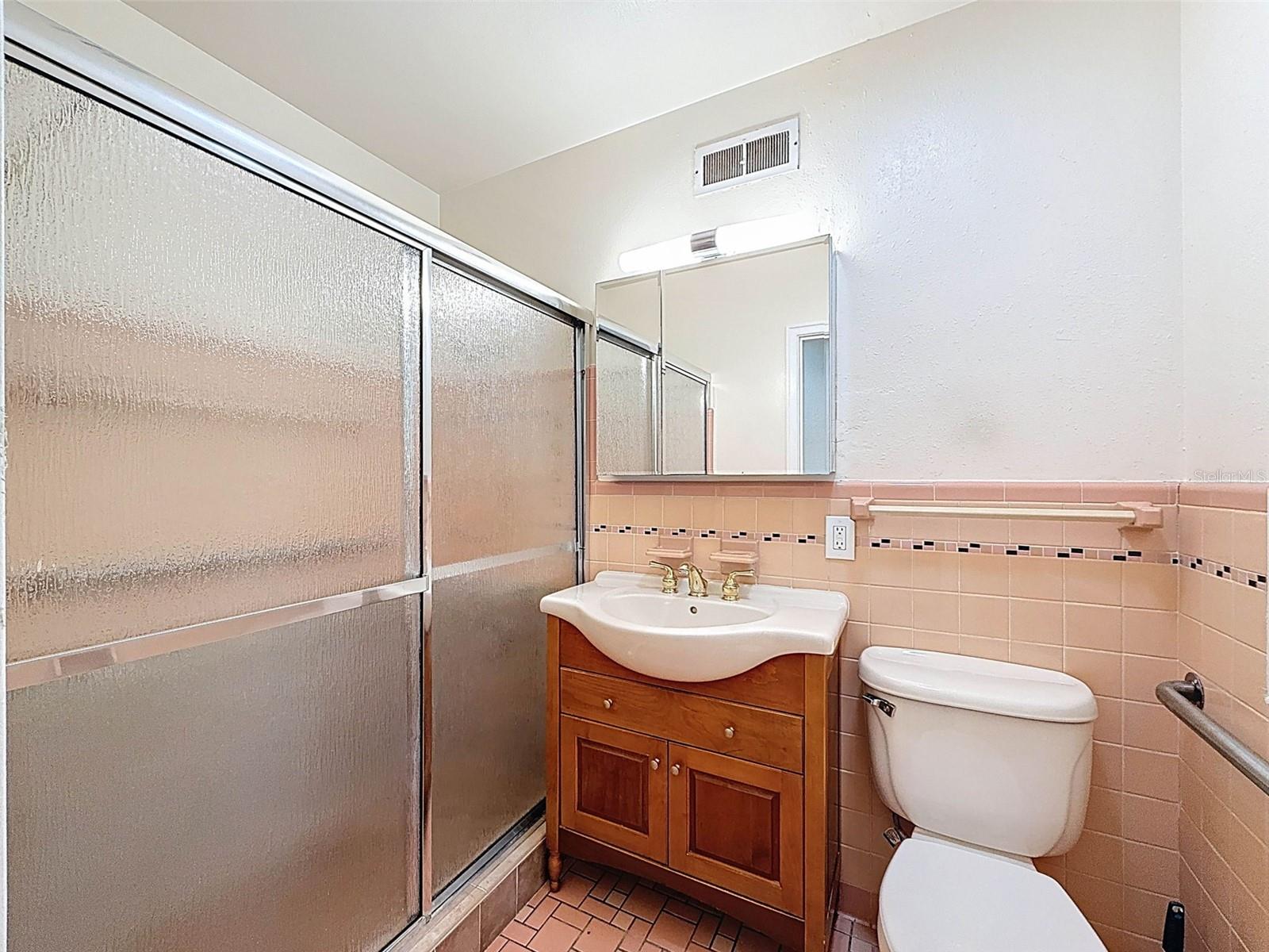 Image 40 of 73 For 425 49th Street N