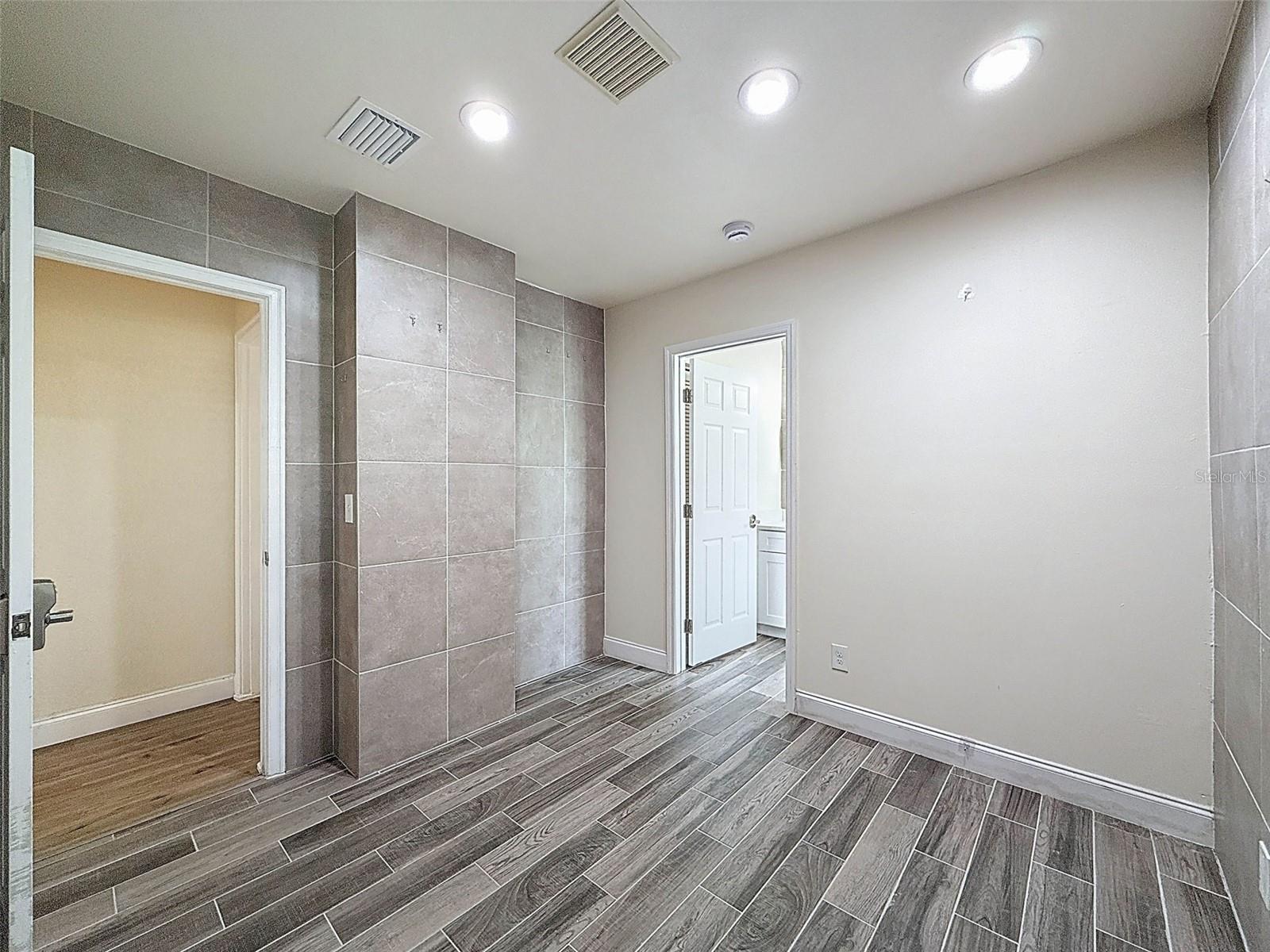 Image 42 of 73 For 425 49th Street N