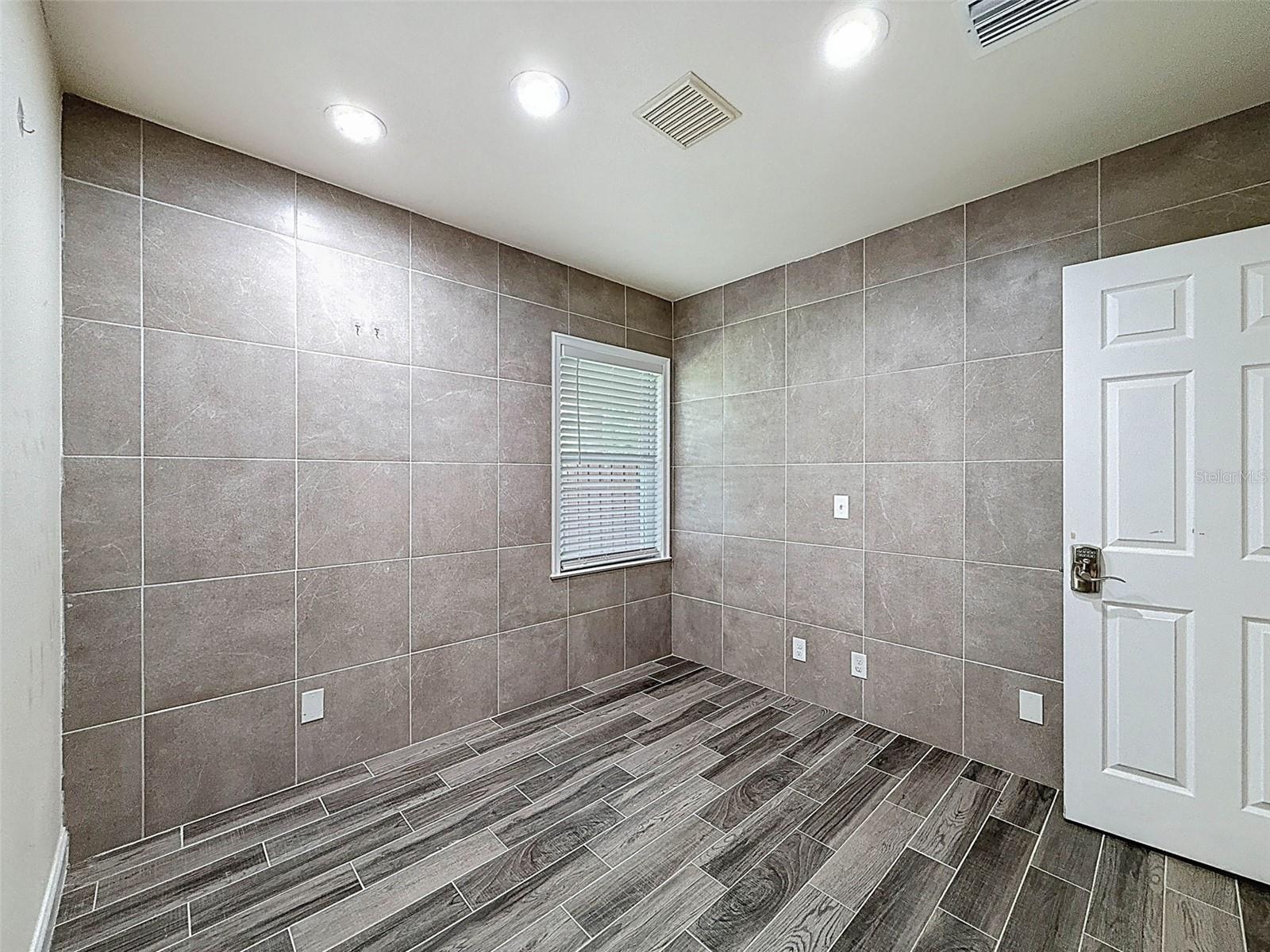 Image 43 of 73 For 425 49th Street N