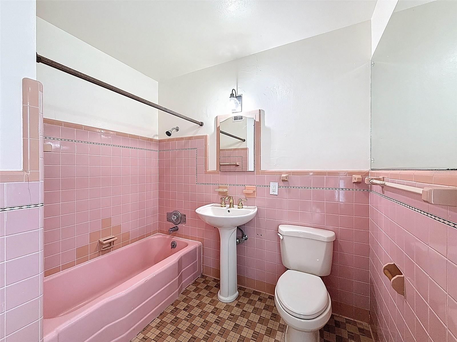 Image 64 of 73 For 425 49th Street N