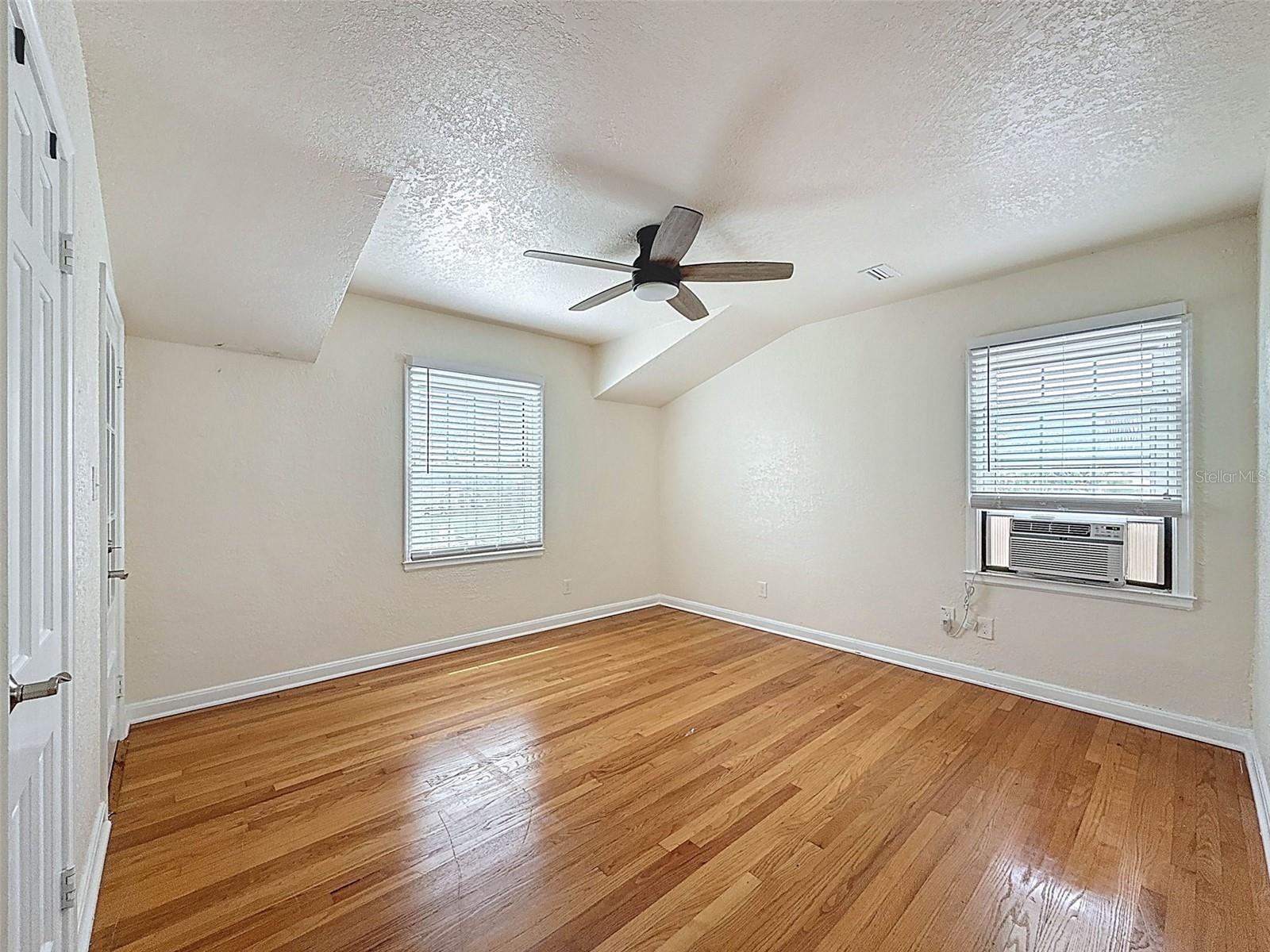 Image 65 of 73 For 425 49th Street N