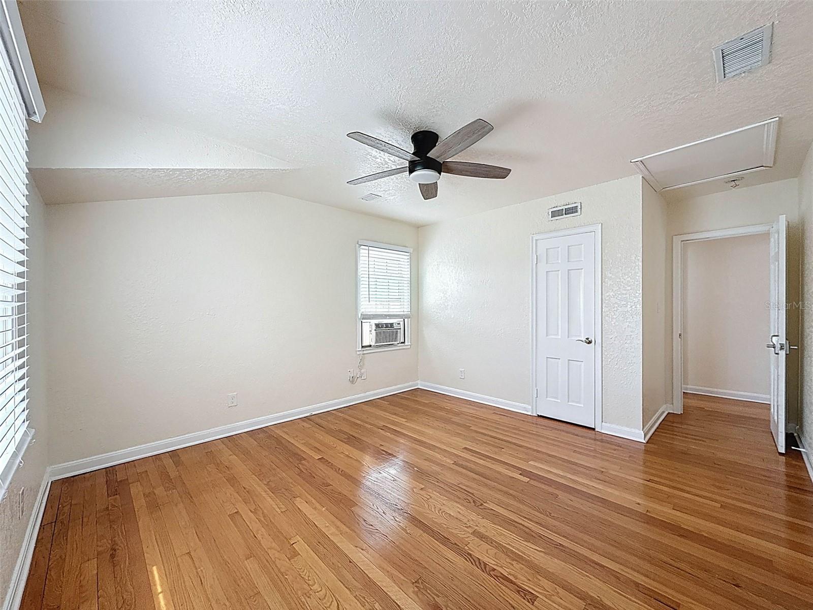 Image 66 of 73 For 425 49th Street N