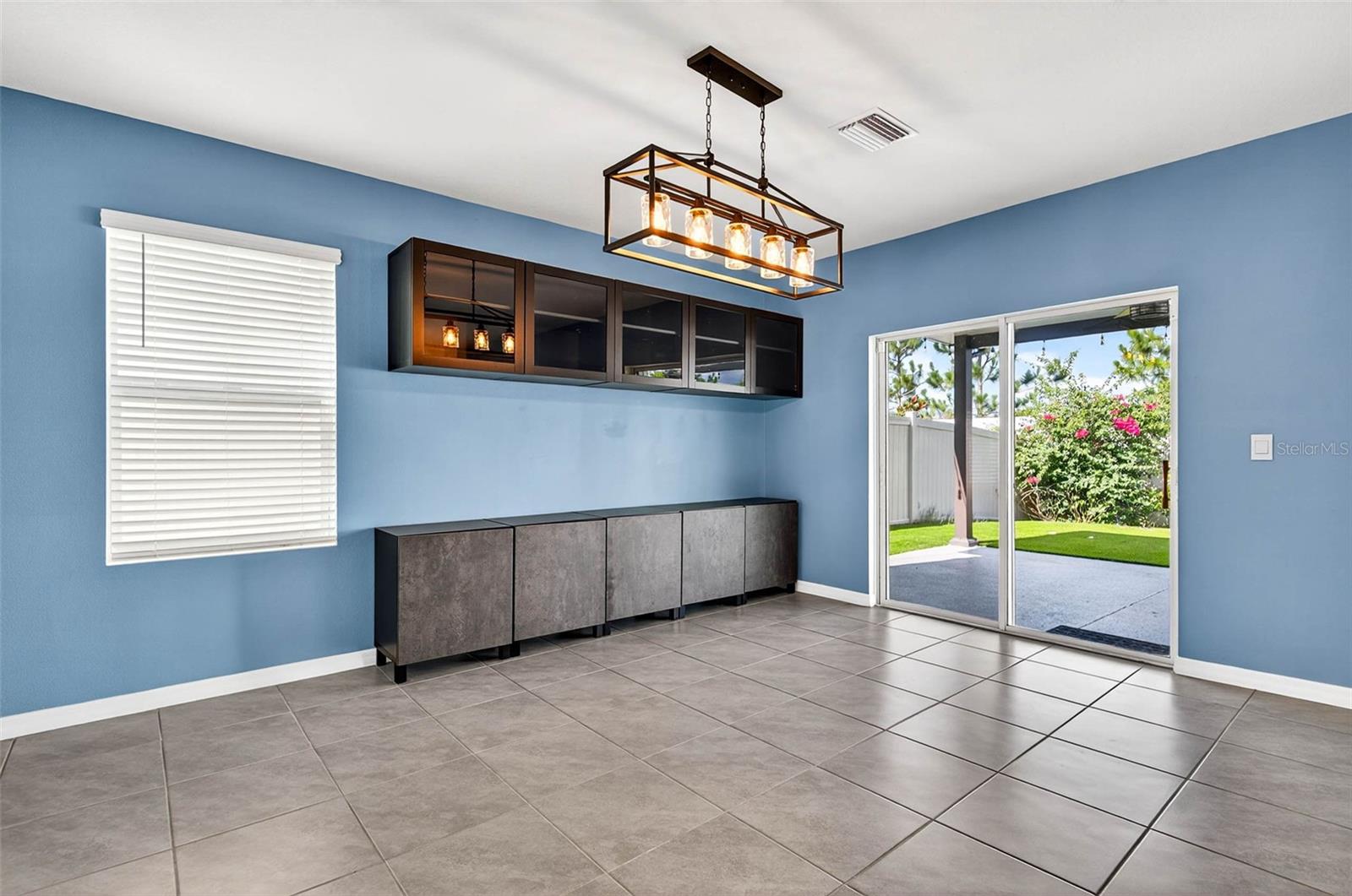 Image 13 of 52 For 3384 Suncoast Plains Drive