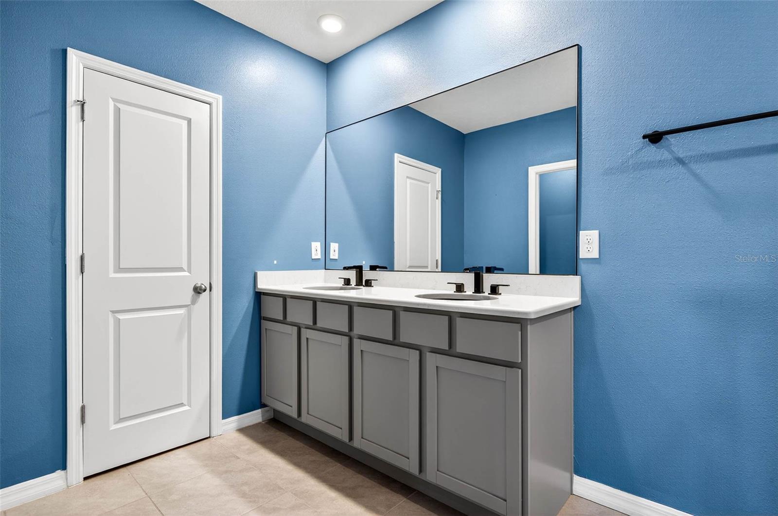 Image 31 of 52 For 3384 Suncoast Plains Drive