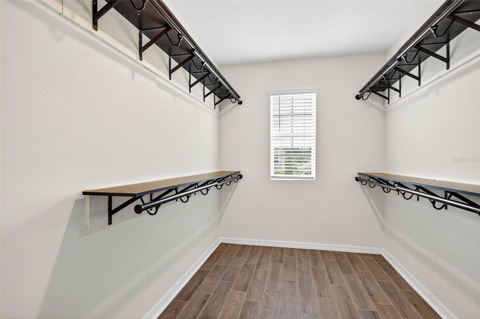 Image 33 of 52 For 3384 Suncoast Plains Drive