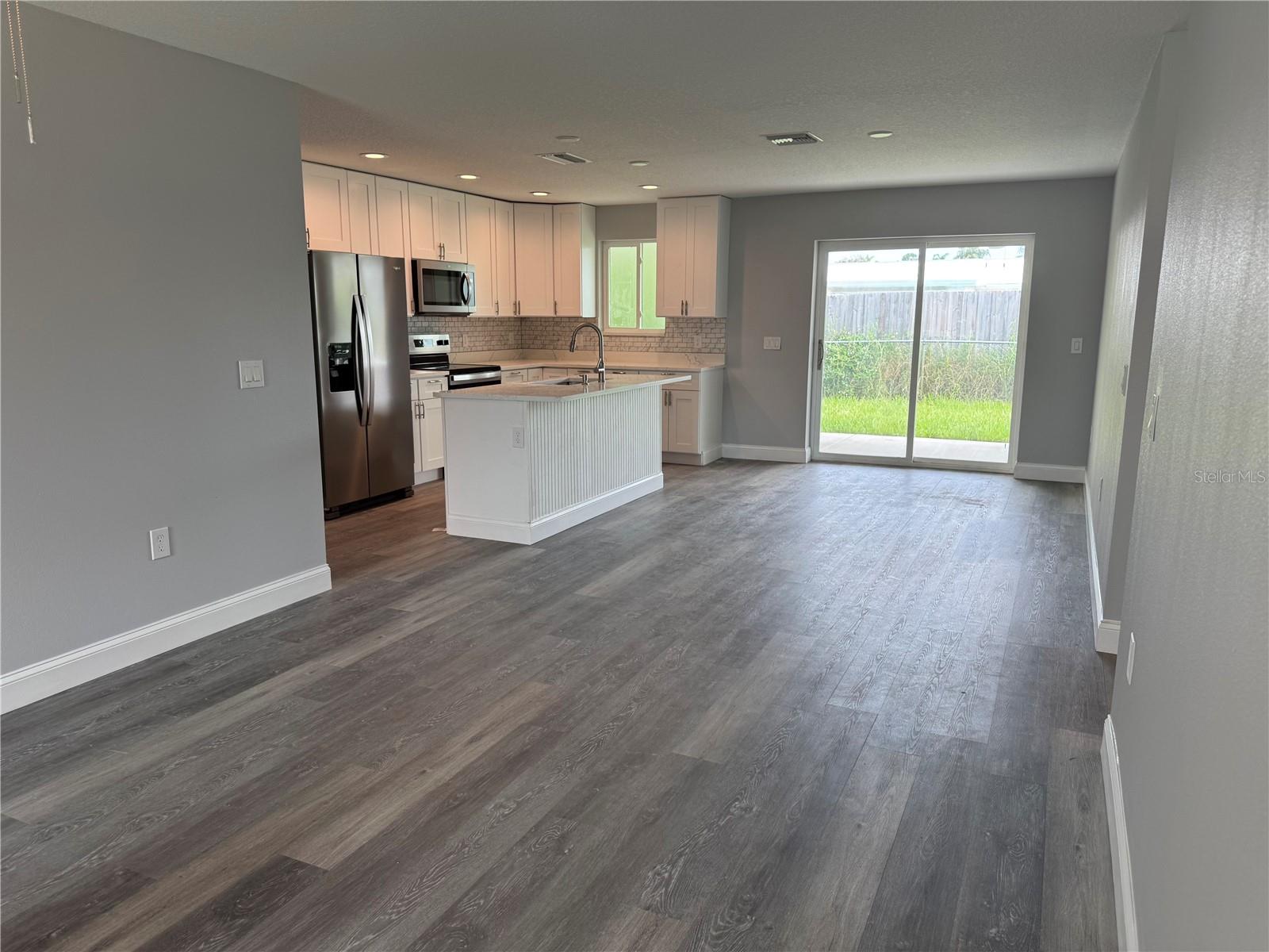 Image 4 of 17 For 3329 Roxbury Drive