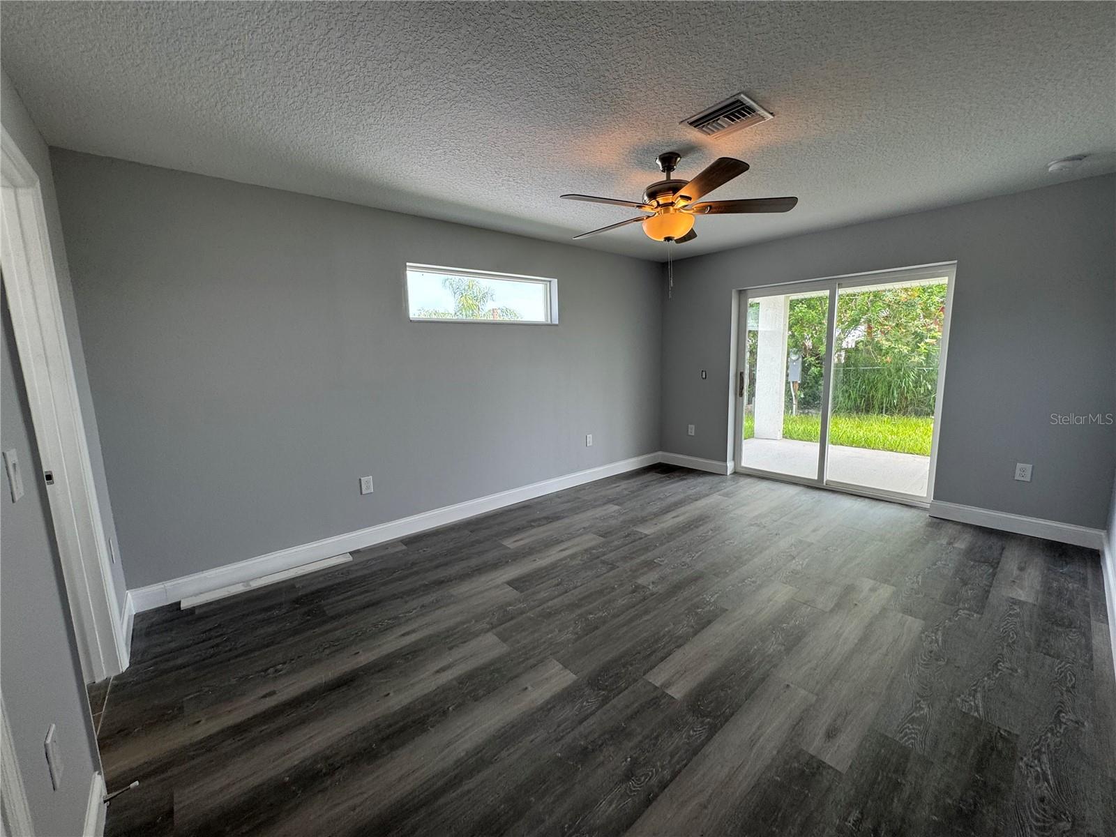 Image 7 of 17 For 3329 Roxbury Drive