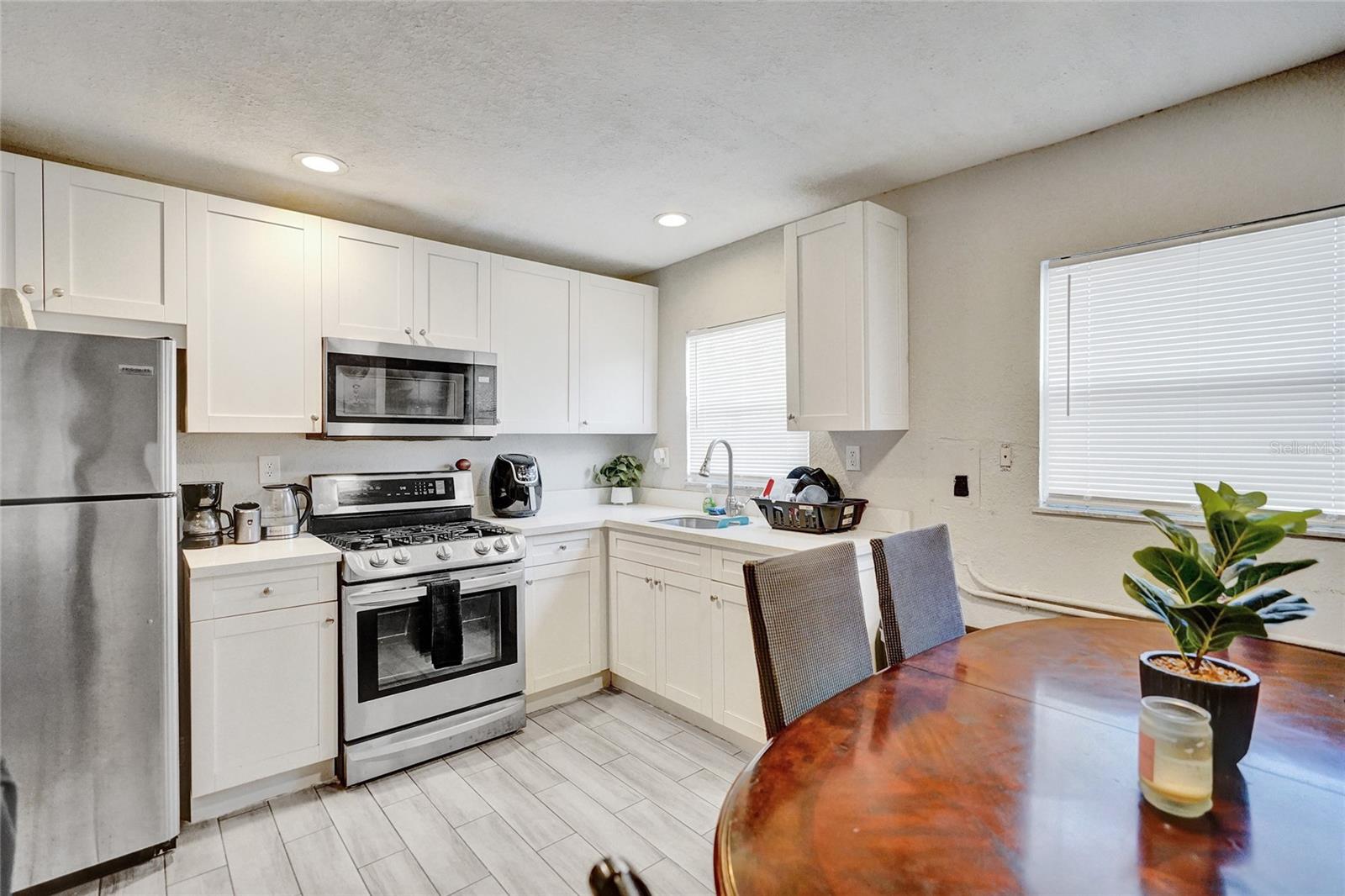 Image 43 of 52 For 924 Mcintosh Street