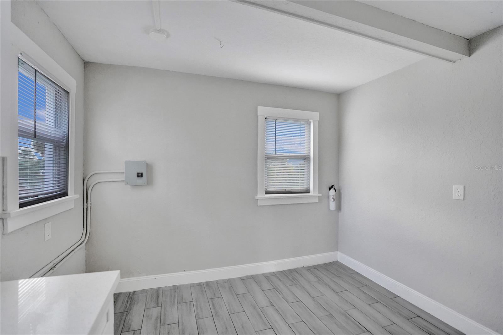 Image 8 of 52 For 924 Mcintosh Street