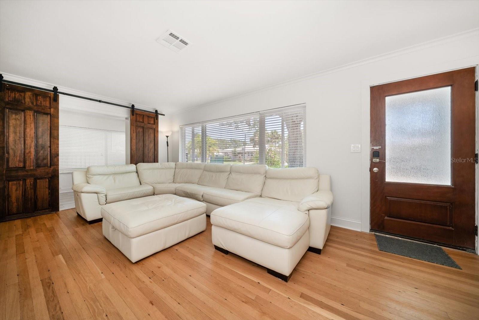 Image 7 of 52 For 745 Bruce Avenue