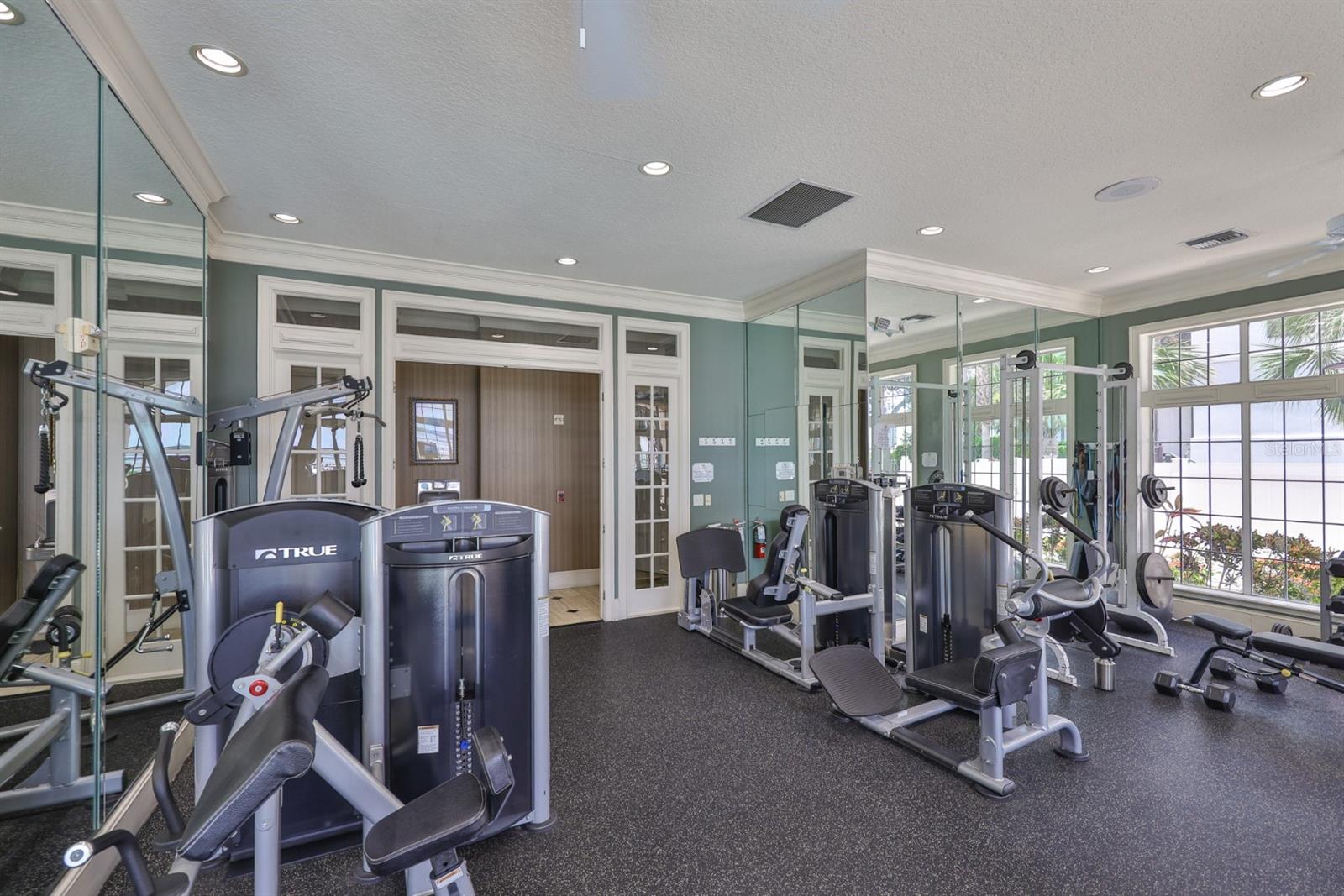 Image 10 of 42 For 2201 Bay Club Circle