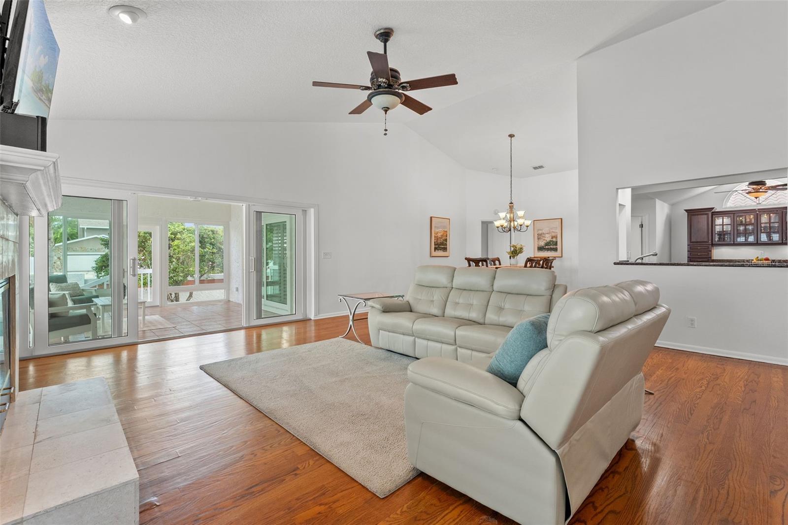 Image 15 of 40 For 2817 La Concha Drive