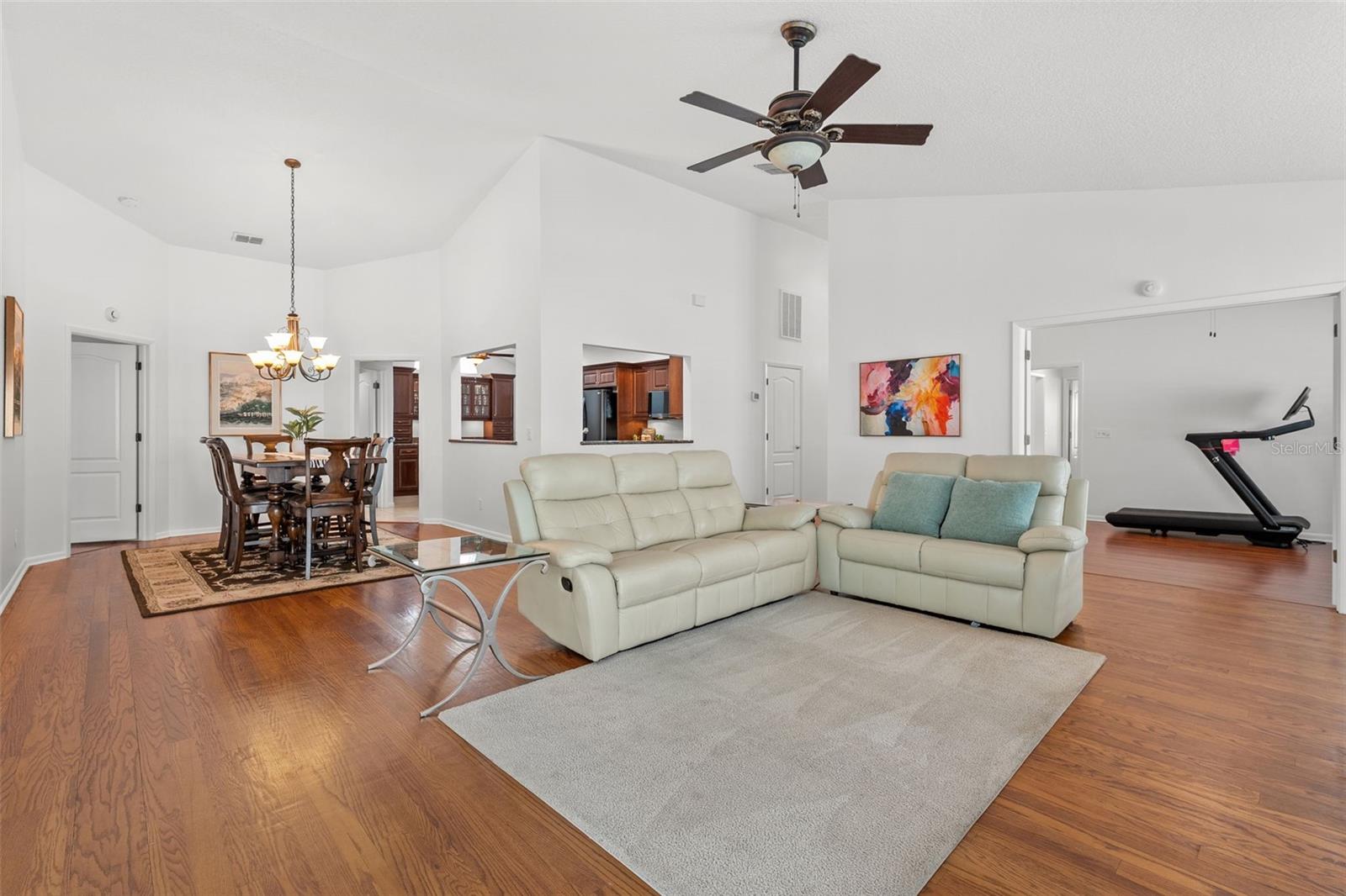 Image 17 of 40 For 2817 La Concha Drive