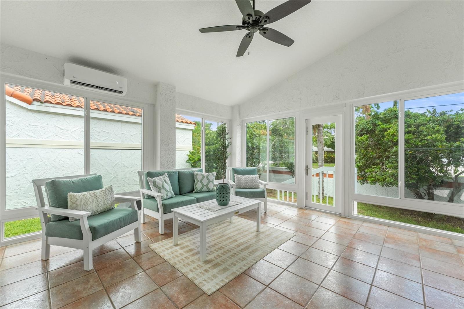 Image 33 of 40 For 2817 La Concha Drive