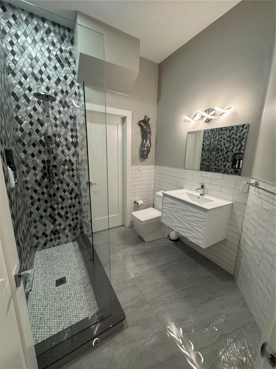 Image 12 of 38 For 808 Edgewater Drive