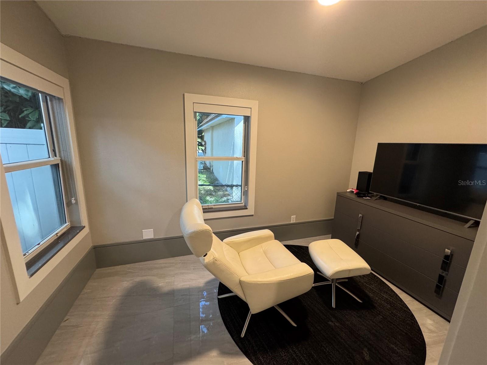 Image 15 of 38 For 808 Edgewater Drive