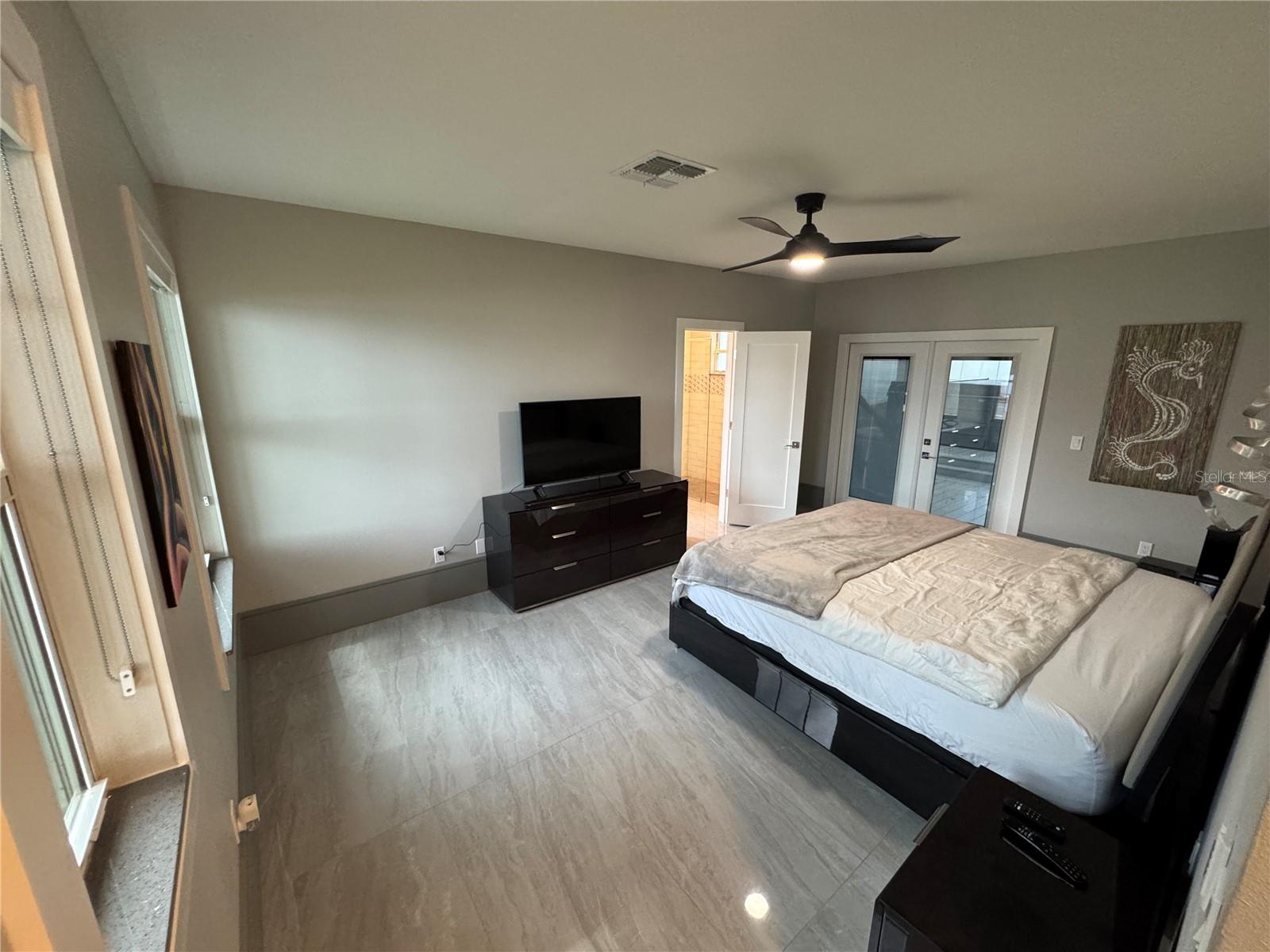 Image 20 of 38 For 808 Edgewater Drive