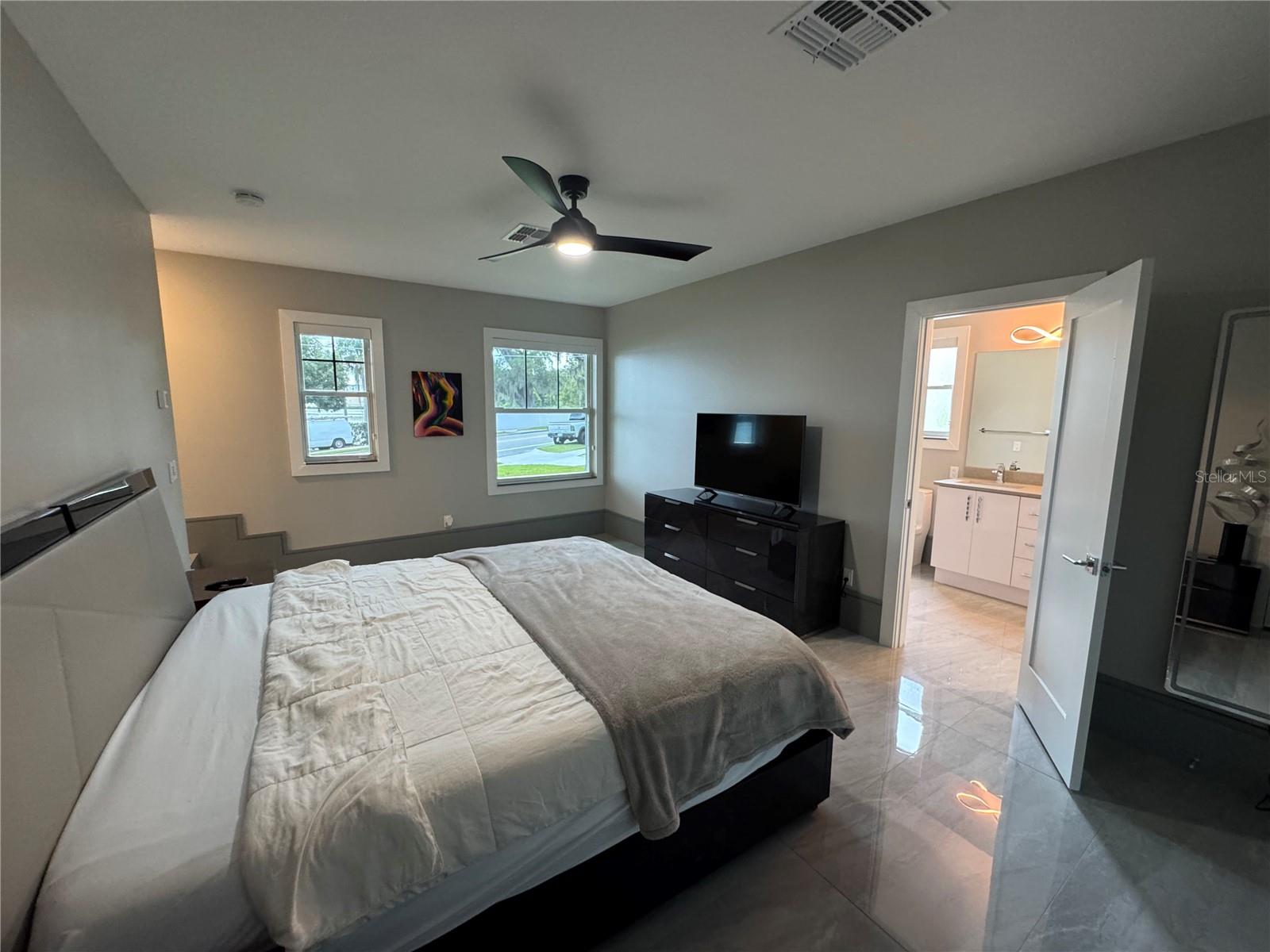 Image 21 of 38 For 808 Edgewater Drive
