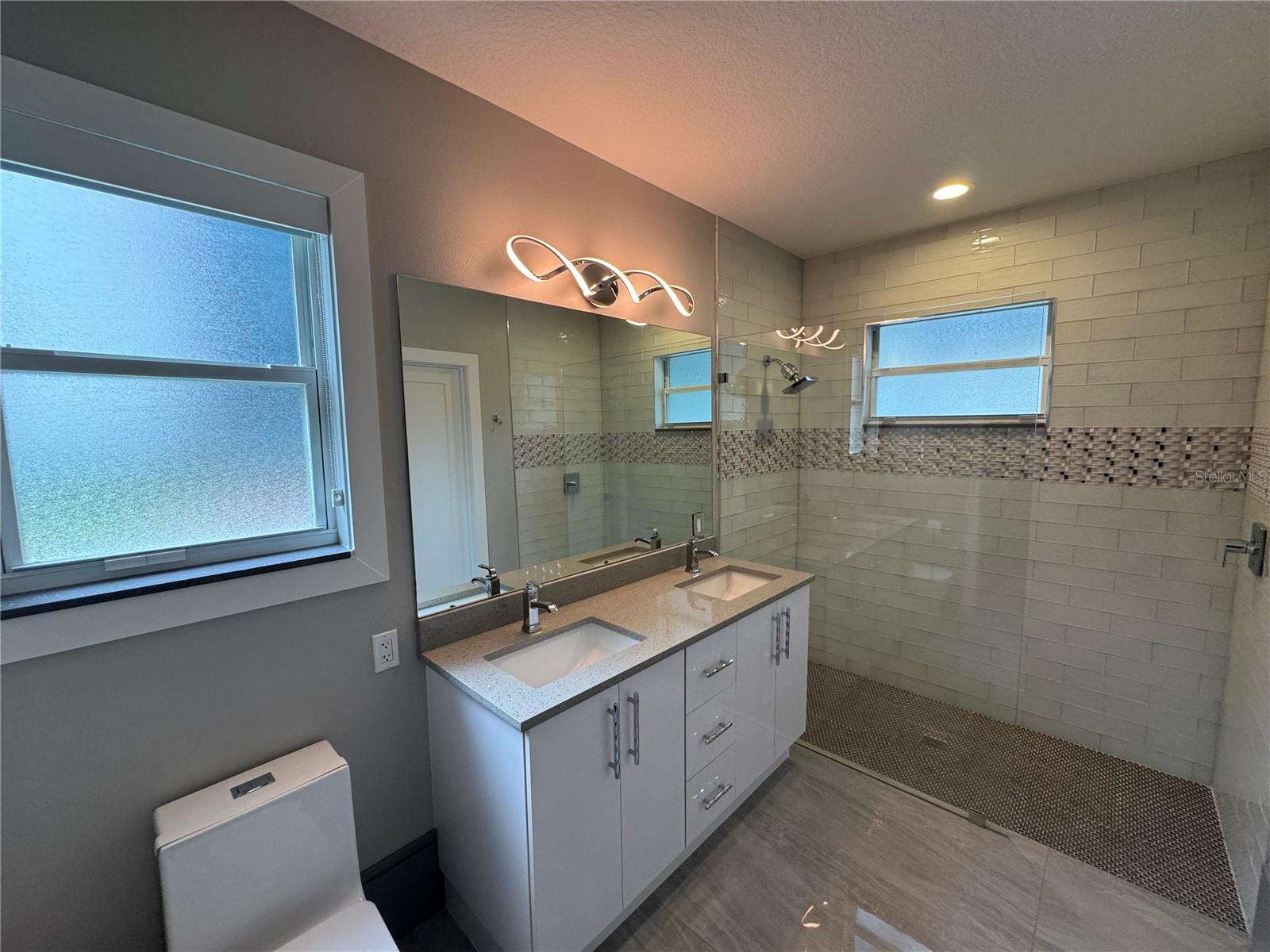 Image 22 of 38 For 808 Edgewater Drive