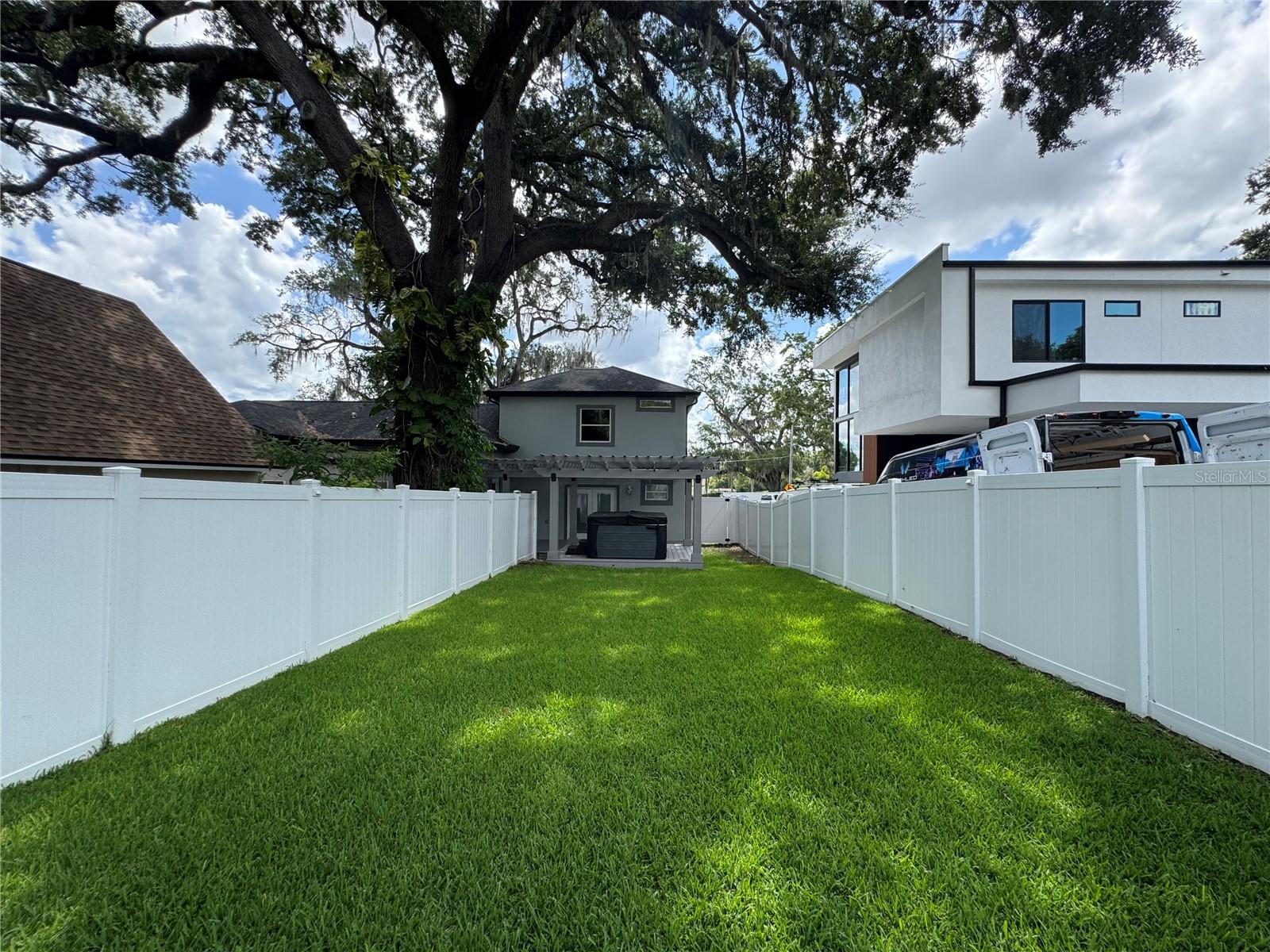Image 27 of 38 For 808 Edgewater Drive