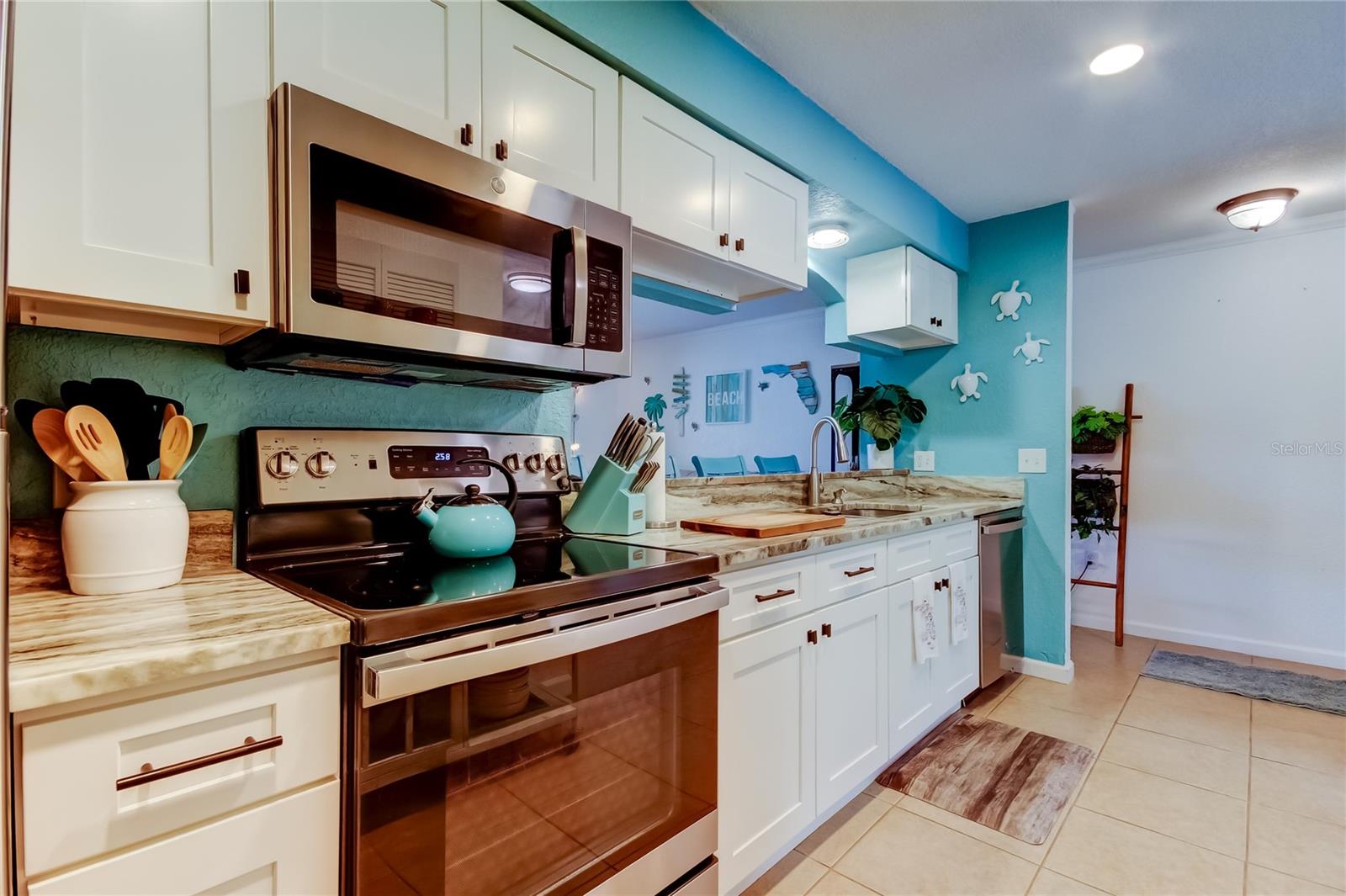 Image 32 of 71 For 12261 Sailwinds Drive 203