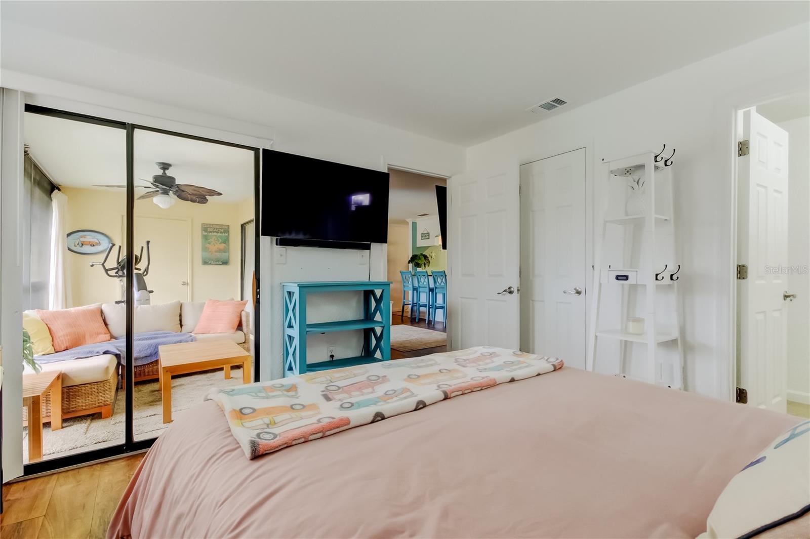 Image 43 of 71 For 12261 Sailwinds Drive 203
