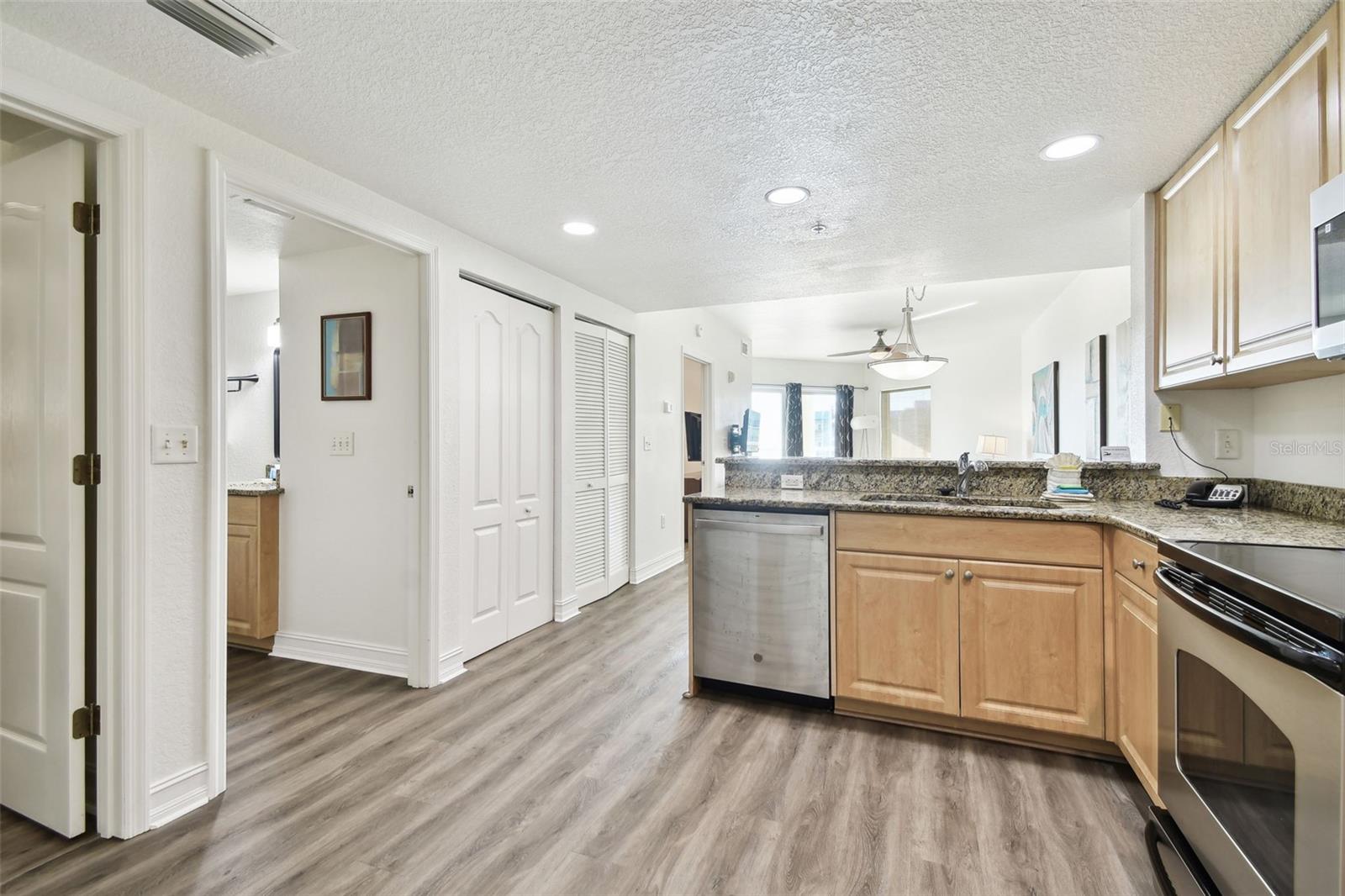 Image 11 of 34 For 11605 Gulf Boulevard 402