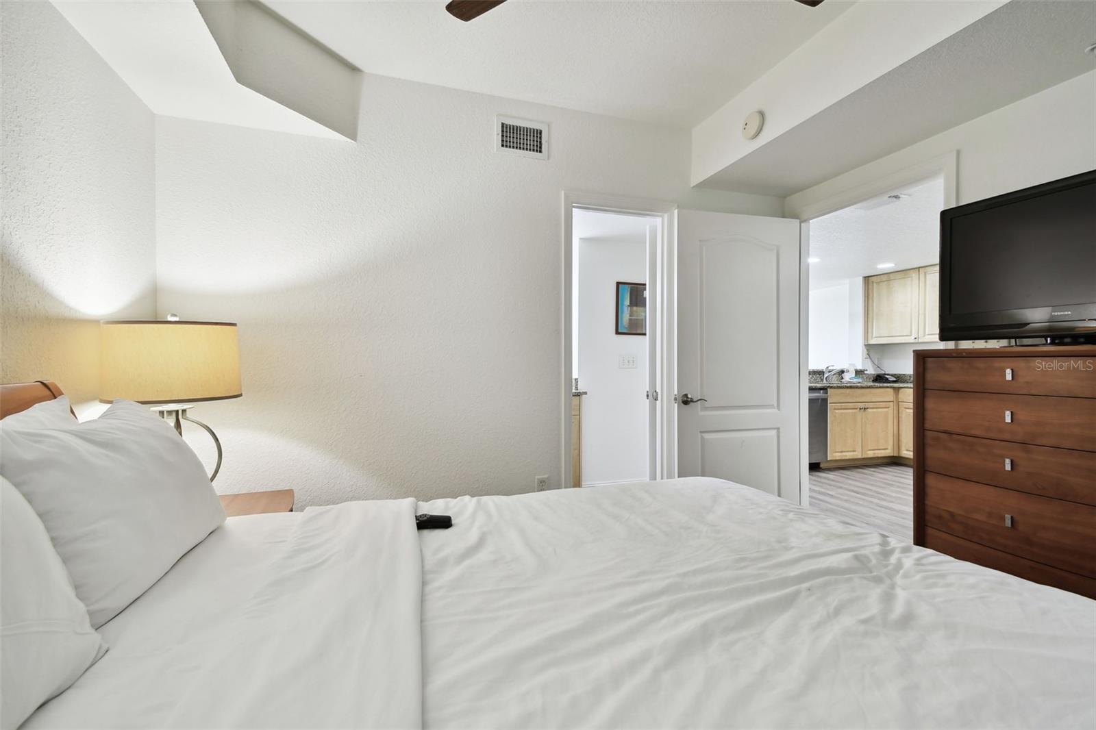 Image 29 of 34 For 11605 Gulf Boulevard 402