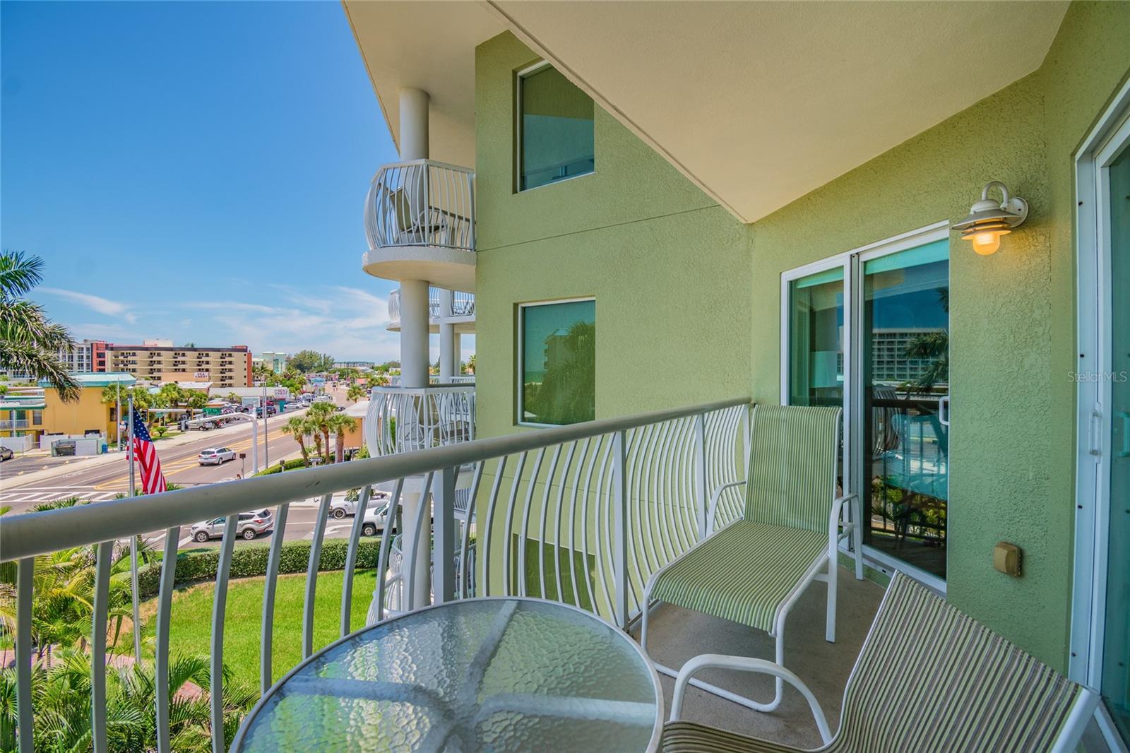 Image 8 of 34 For 11605 Gulf Boulevard 402