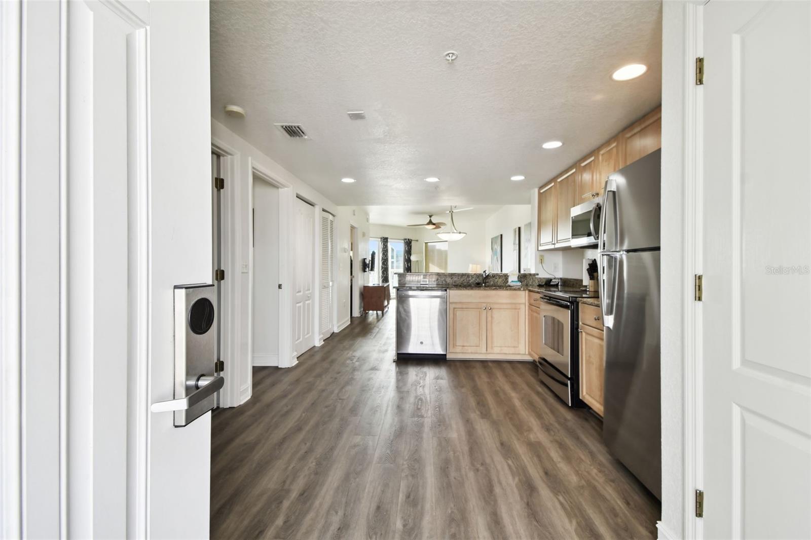 Image 9 of 34 For 11605 Gulf Boulevard 402