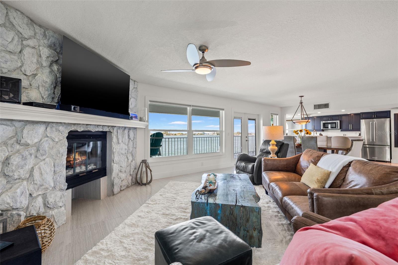 Image 12 of 77 For 380 8th Avenue N 4