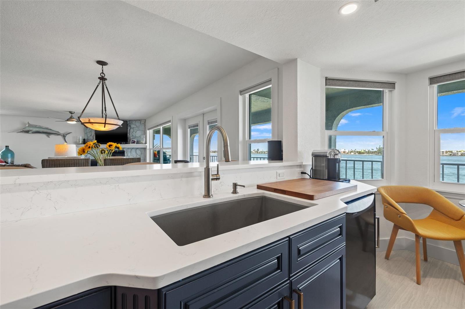 Image 16 of 77 For 380 8th Avenue N 4