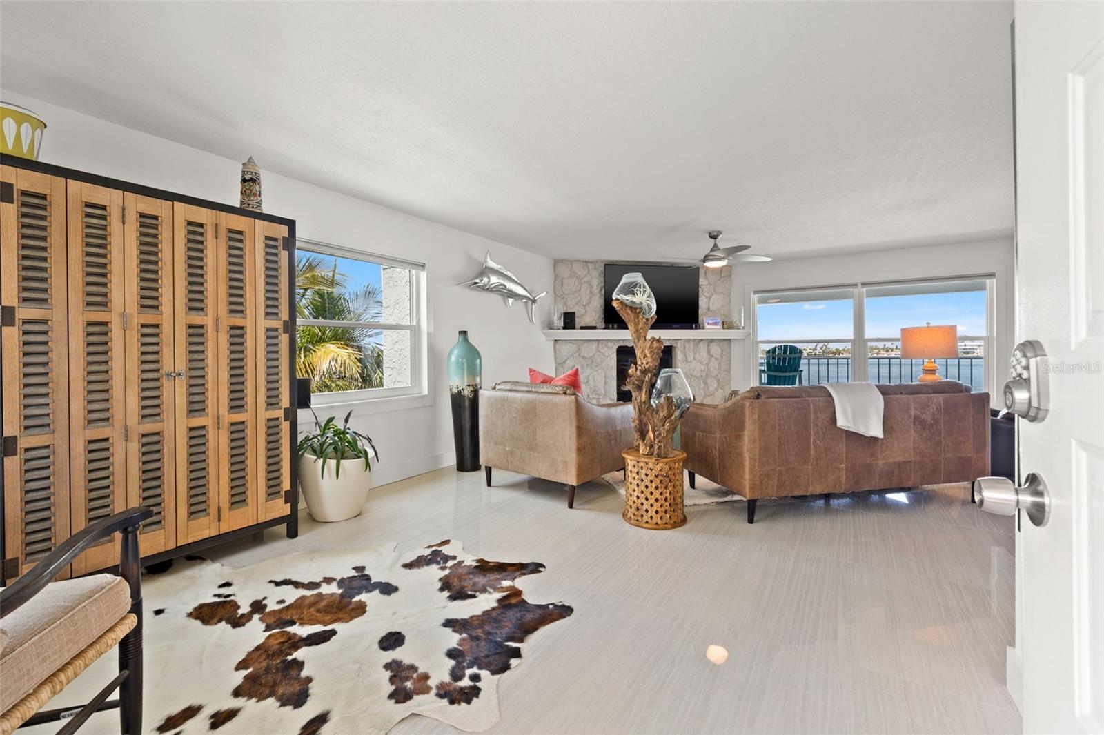 Image 3 of 77 For 380 8th Avenue N 4