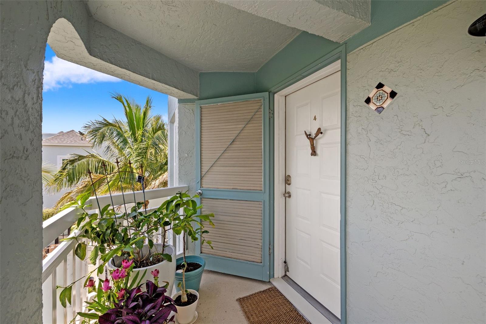 Image 9 of 77 For 380 8th Avenue N 4