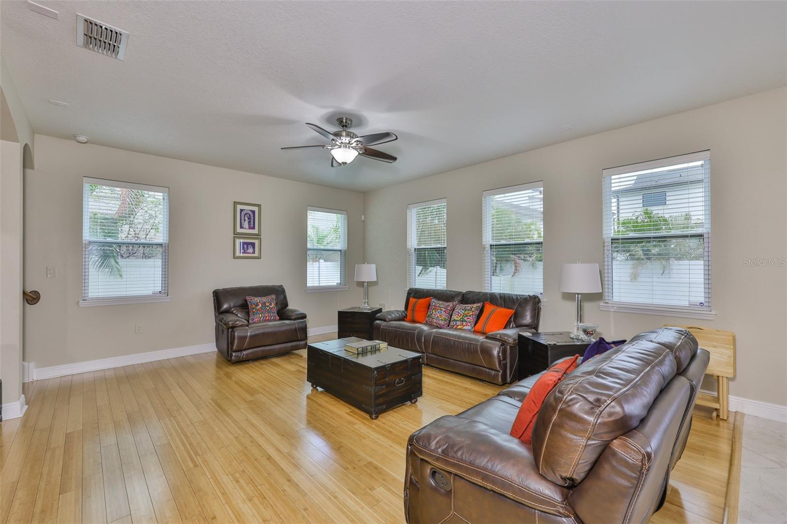 Listing photo id 8 for 7703 West Shore Boulevard