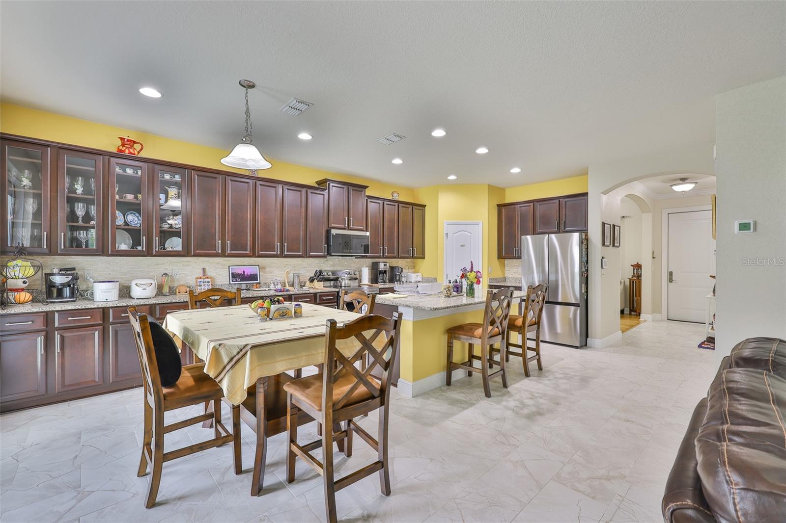 Listing photo id 12 for 7703 West Shore Boulevard