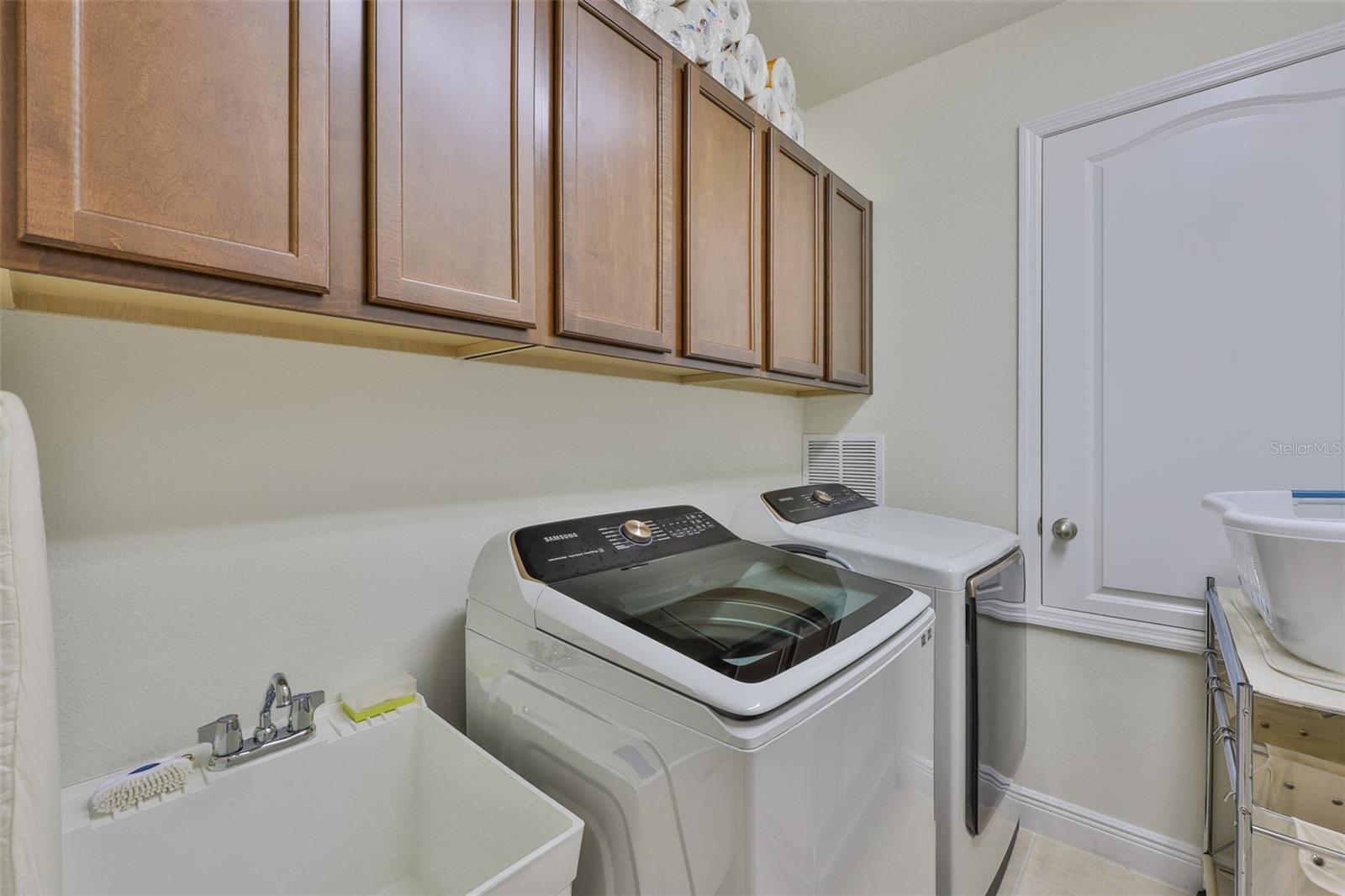 Listing photo id 15 for 7703 West Shore Boulevard