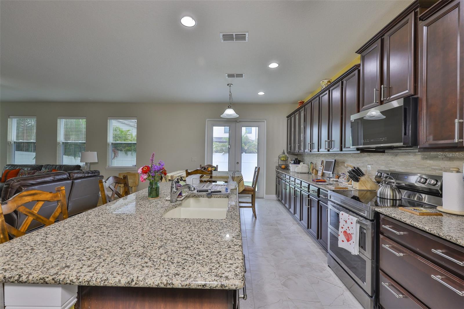 Listing photo id 6 for 7703 West Shore Boulevard