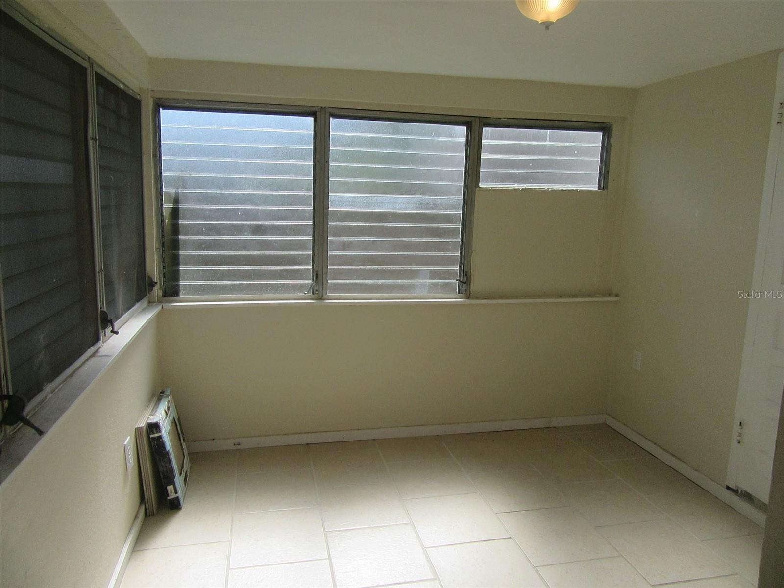 Image 11 of 14 For 751 52nd Avenue N