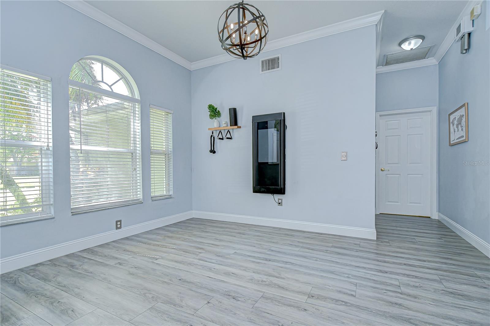 Image 6 of 38 For 9813 Woodbay Drive