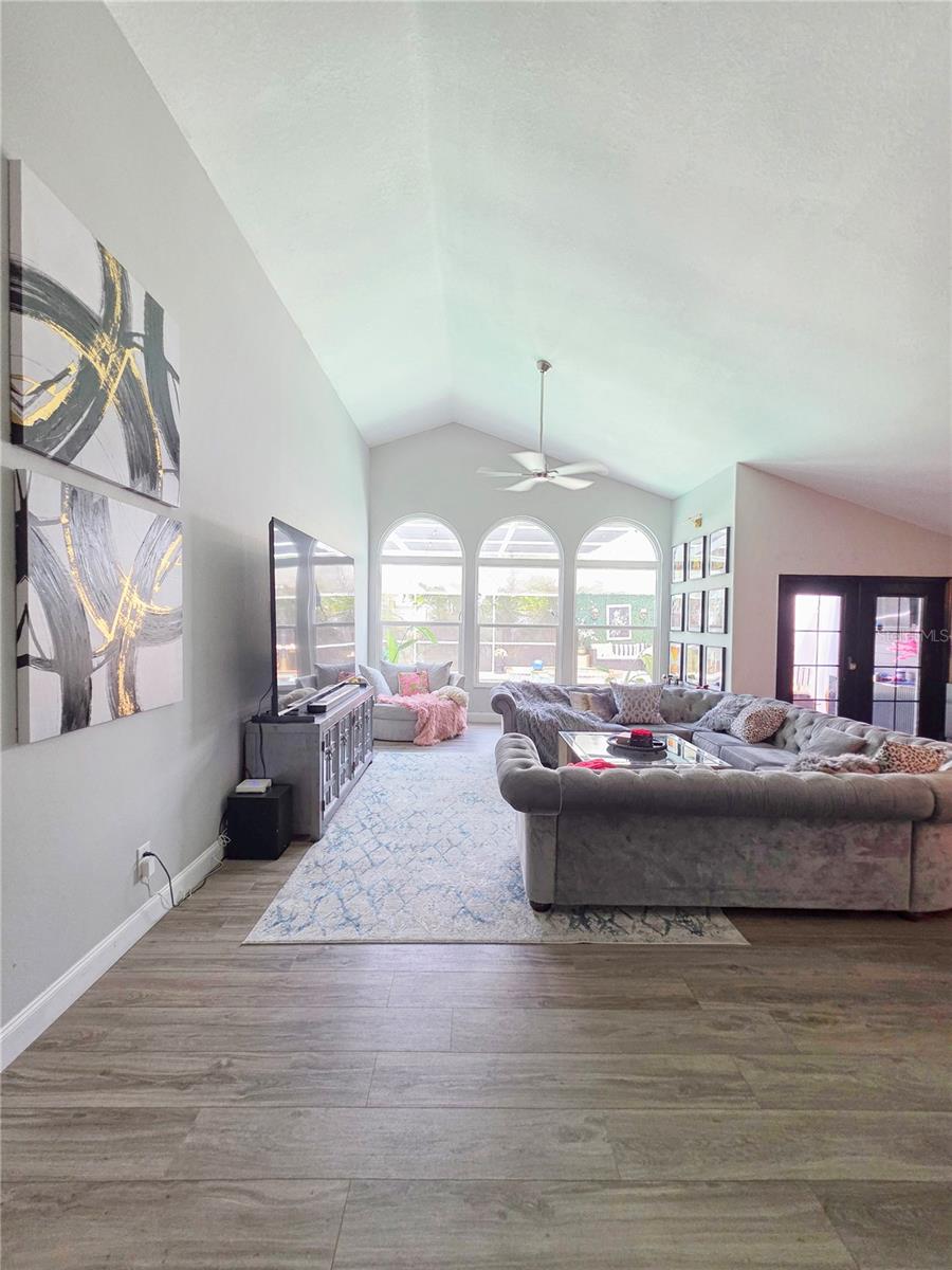 Image 7 of 36 For 14509 Thornfield Court