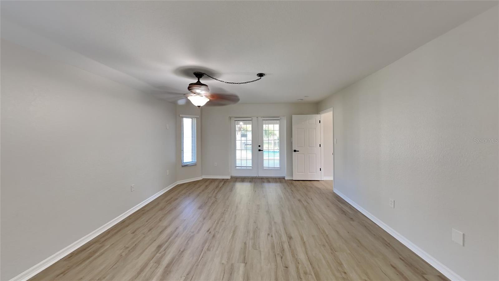 Image 11 of 21 For 23344 Van Buren Avenue