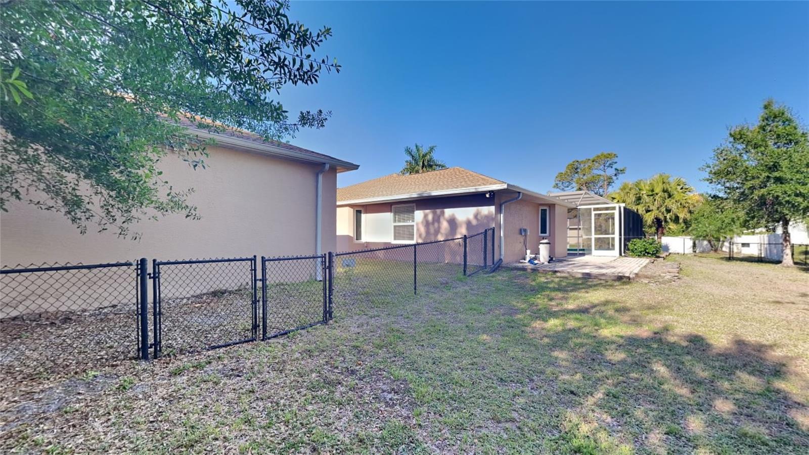 Image 18 of 21 For 23344 Van Buren Avenue