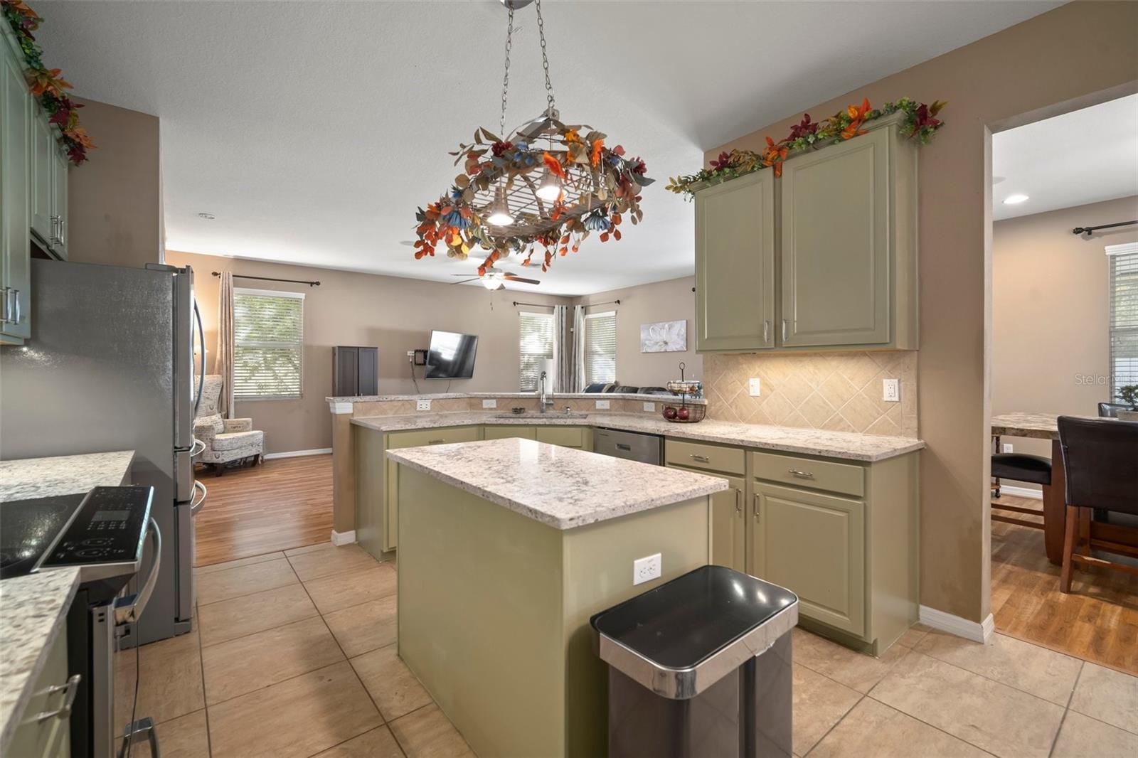 Image 13 of 37 For 8607 Tidal Breeze Drive