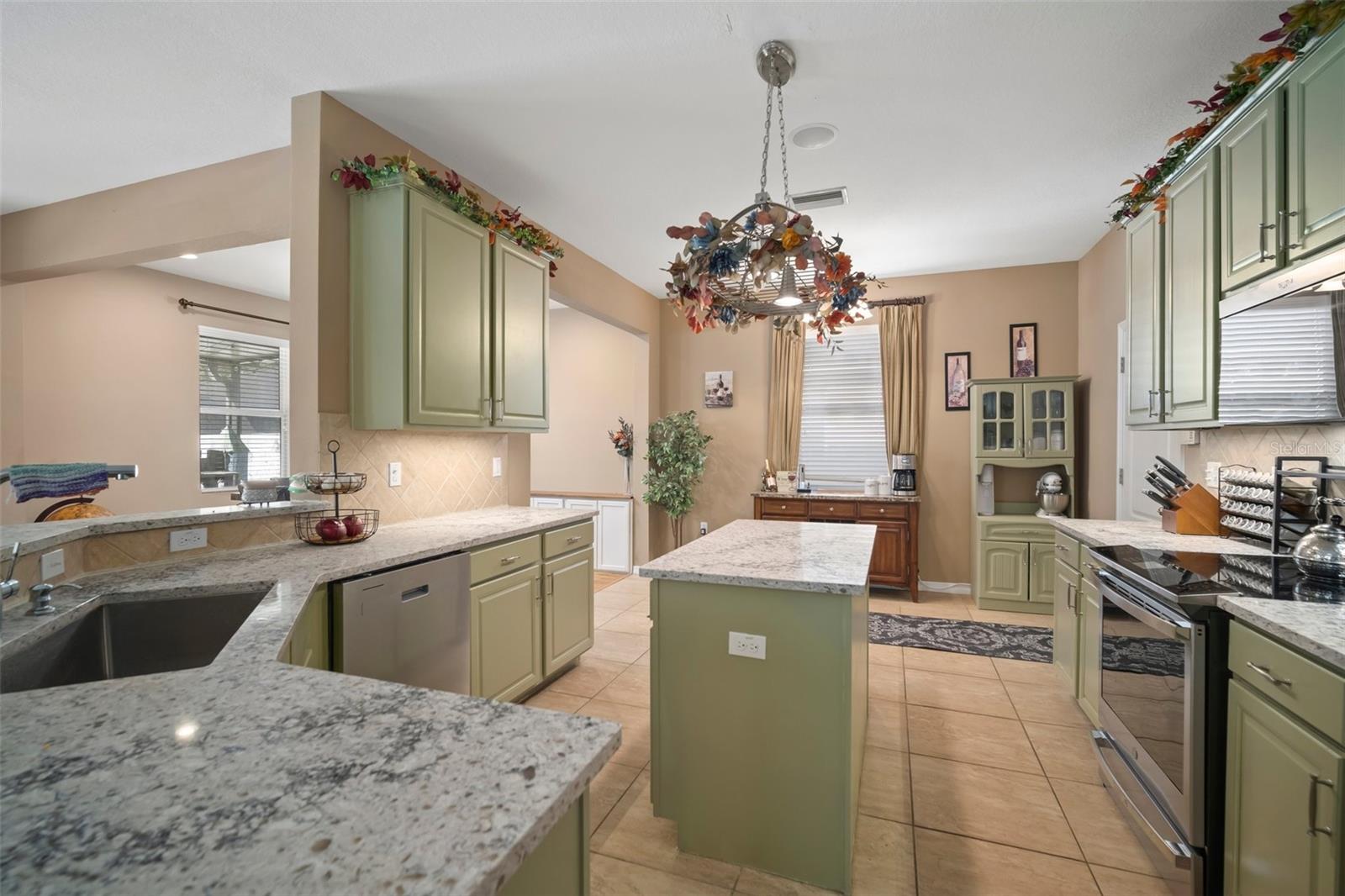 Image 14 of 37 For 8607 Tidal Breeze Drive
