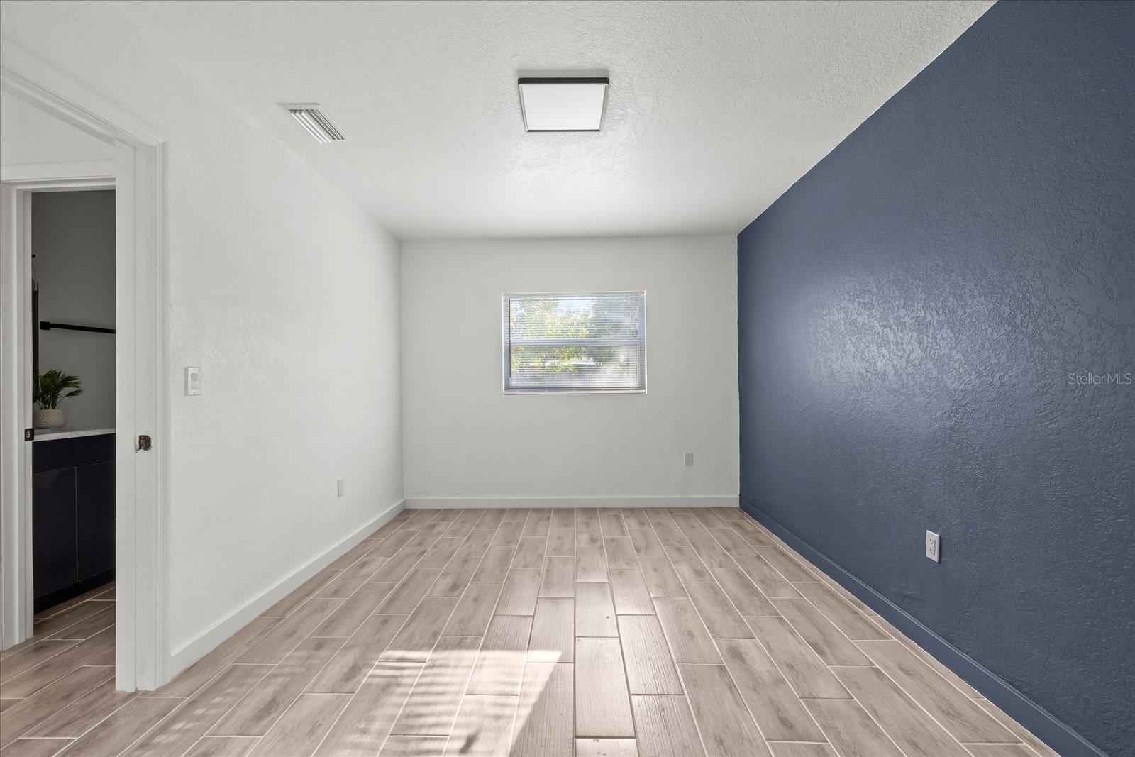 Image 17 of 26 For 4020 Falkenburg Road