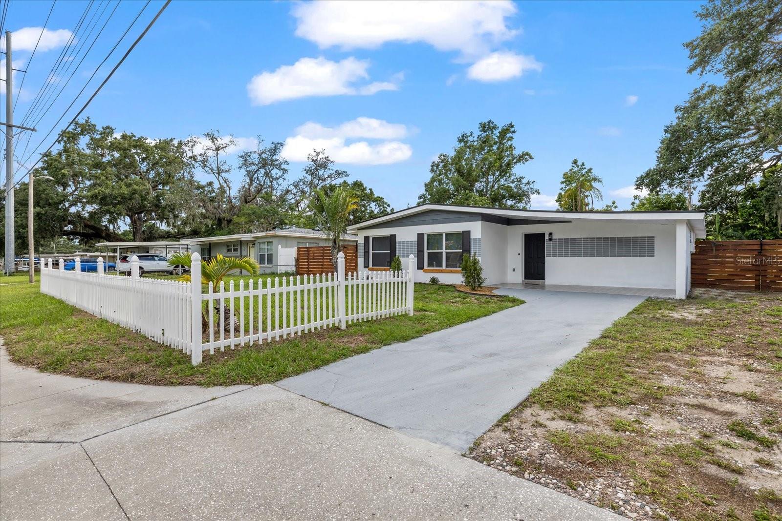 Image 4 of 26 For 4020 Falkenburg Road